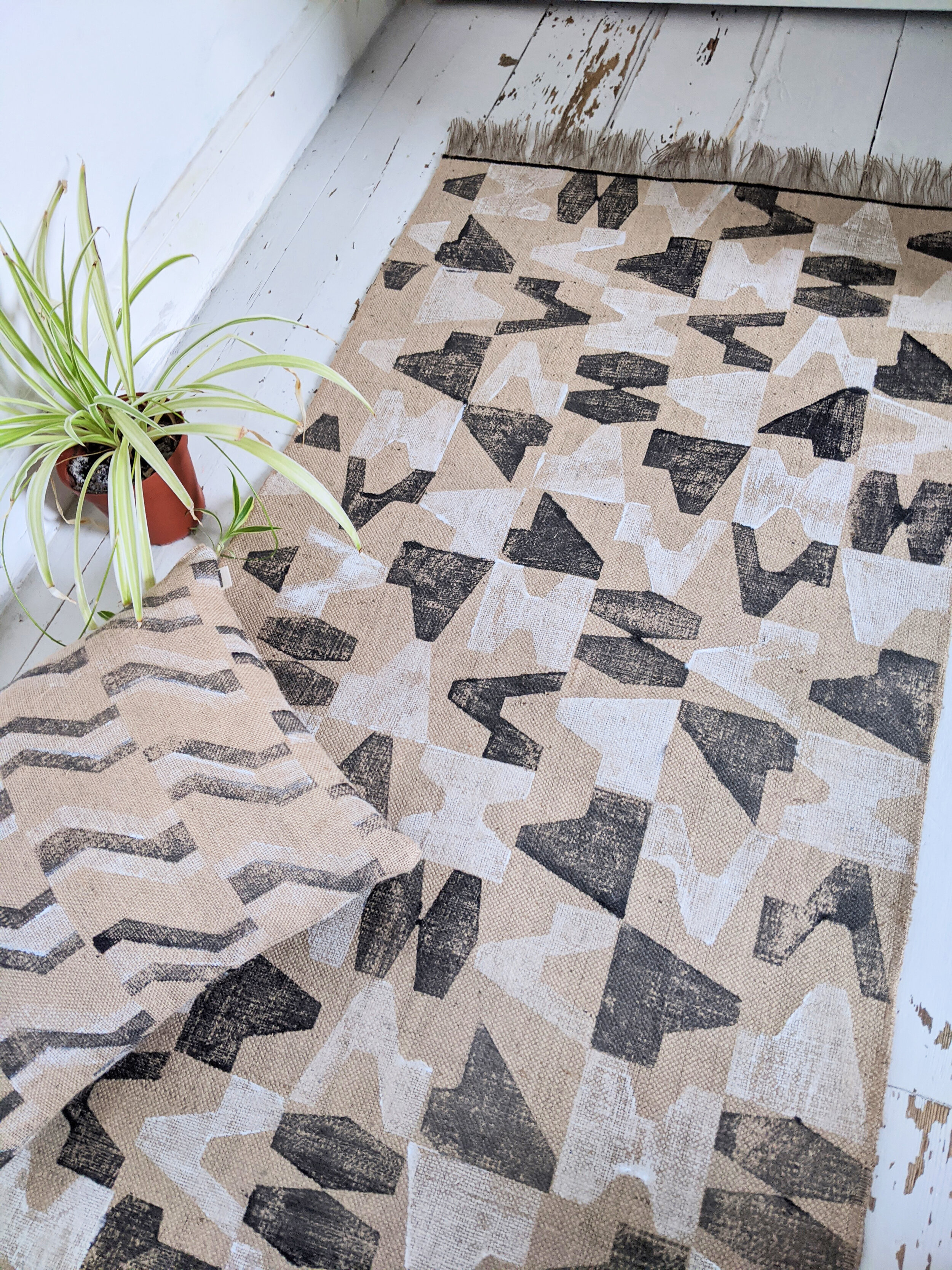 MÁVAUT block printed jute rug with black and white geometric, brutalism inspired pattern