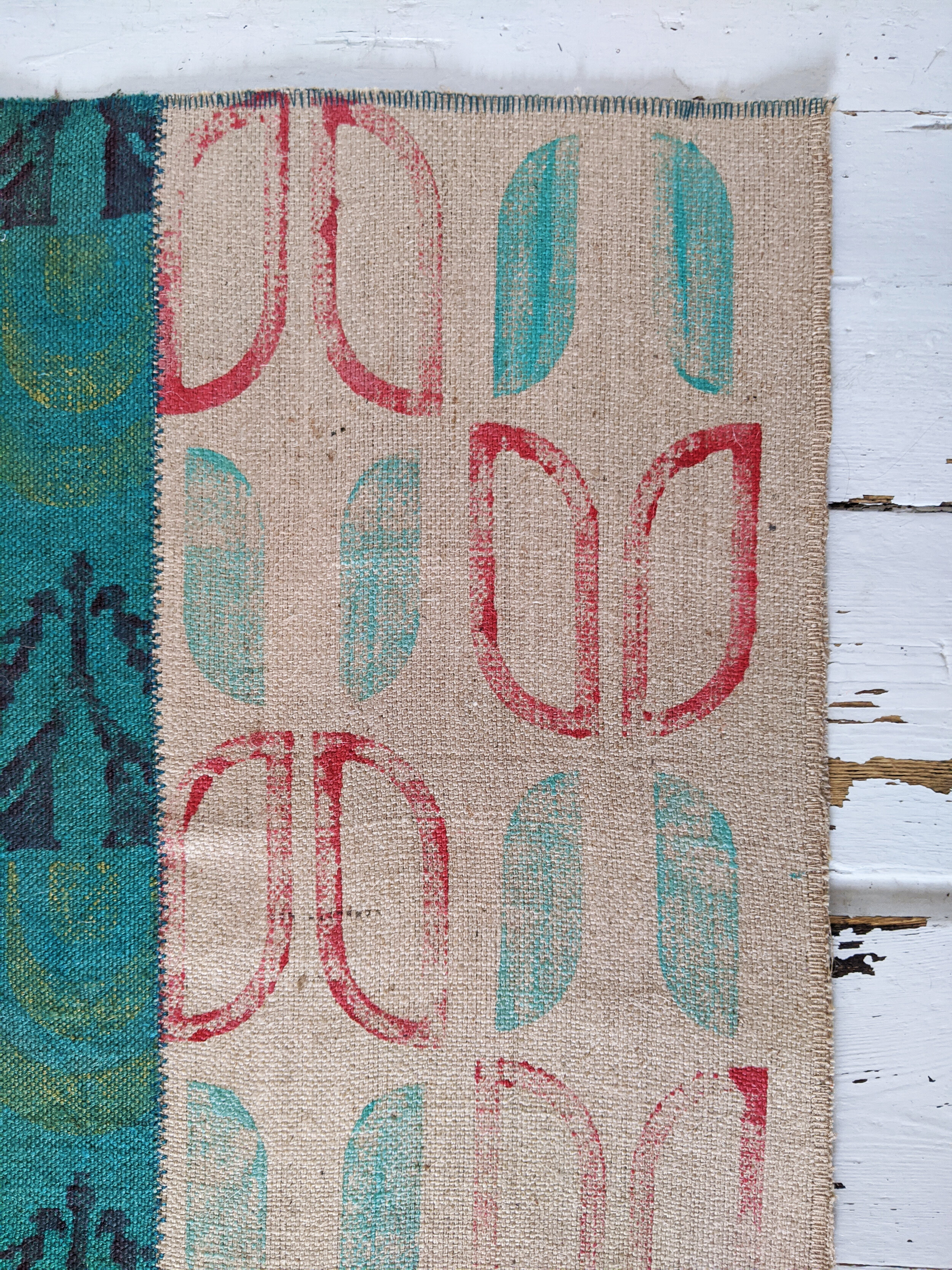 NÉPI retro tulip print detail in teal and red