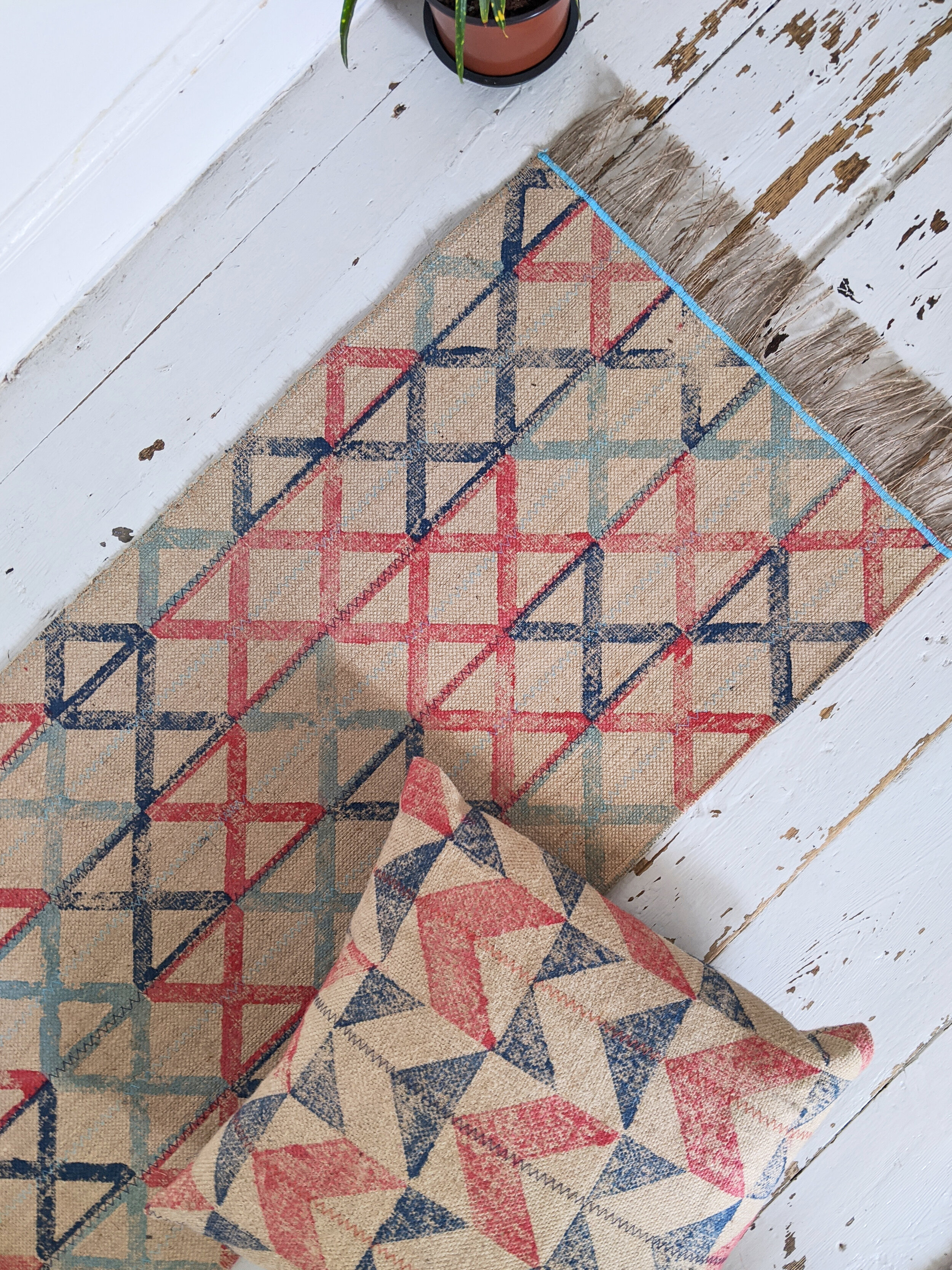 TRANZIT rug with cushion in nautical decor style