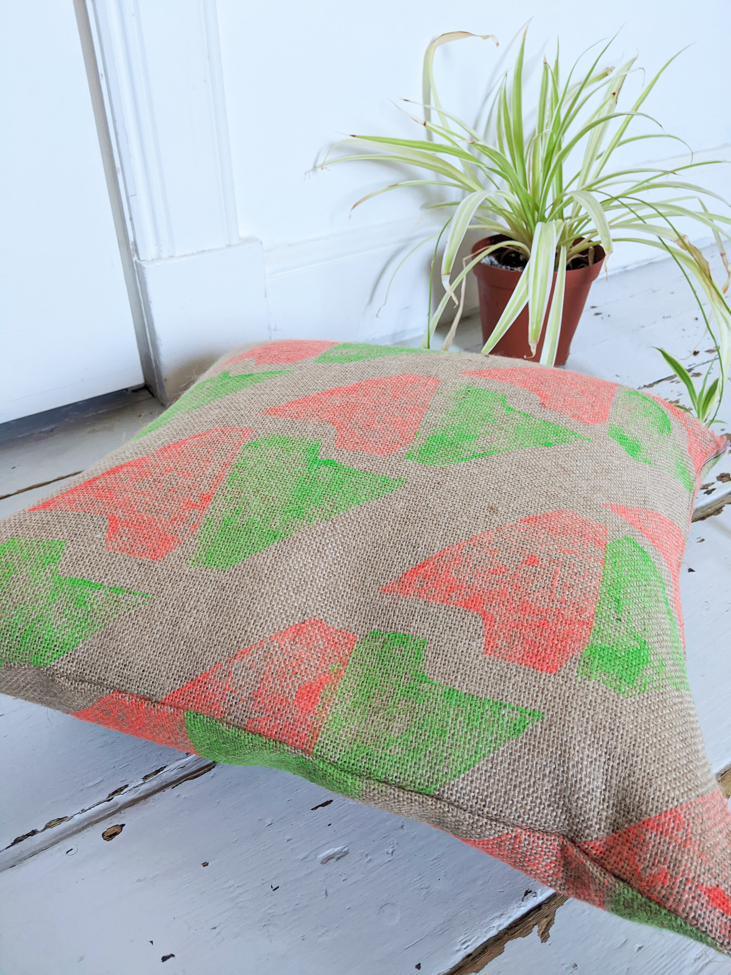 MÁVAUT cushion with brutalist geometric pattern design printed in neon green and red on natural jute