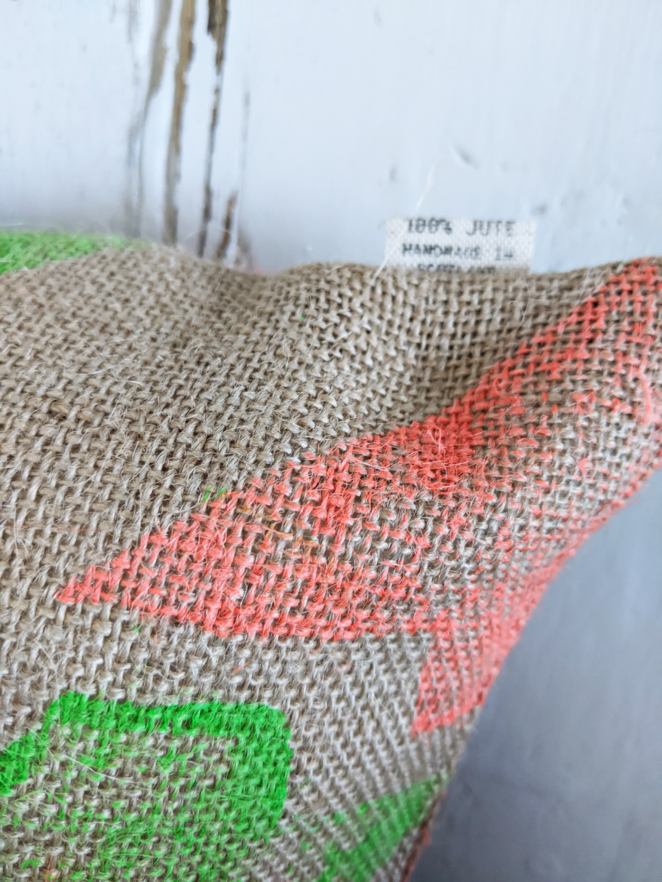 MÁVAUT cushion with brutalist geometric pattern design printed in neon green and red on natural jute close-up detail
