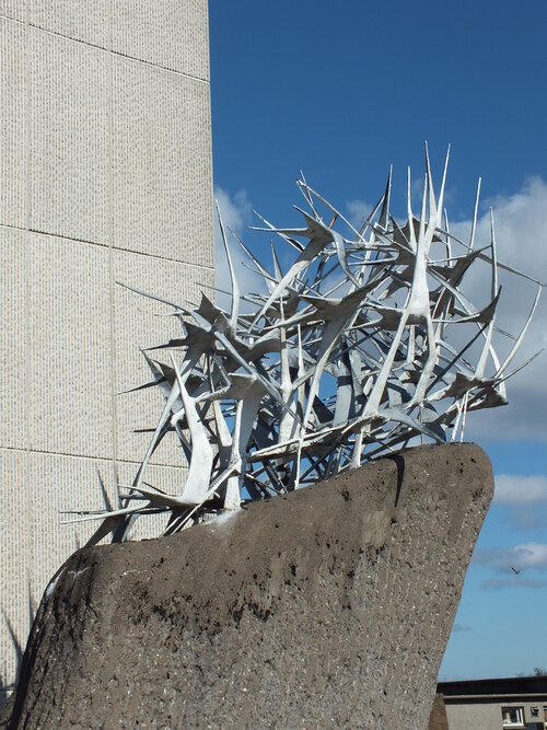 glenrothes- seagulls-sculpture-modern-art.jpg