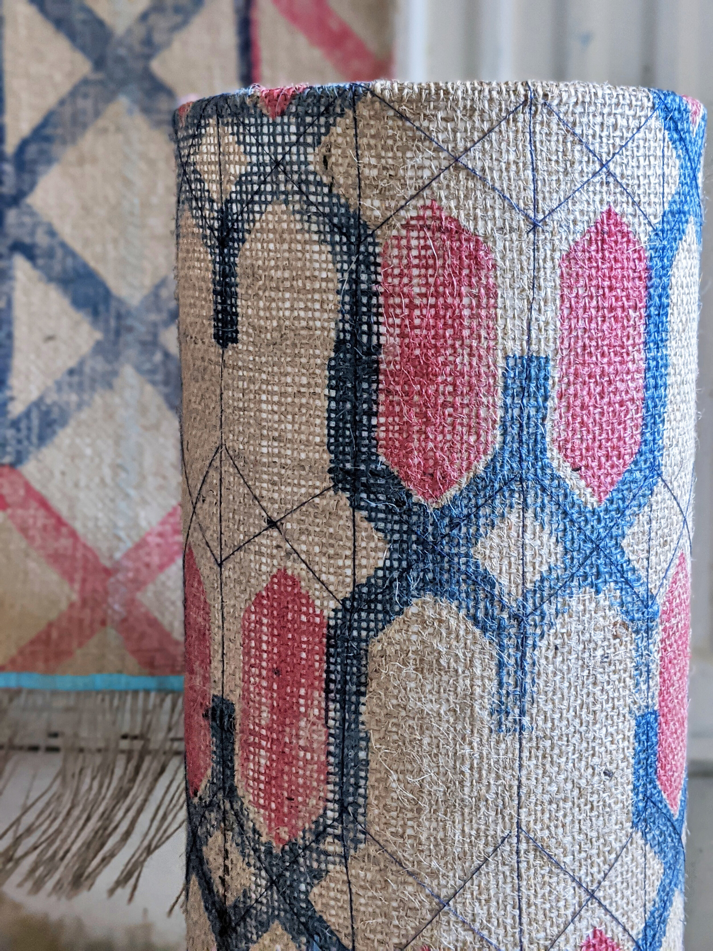 tranzit-lamp-close-up-jute-texture-navy-red-pattern.jpg