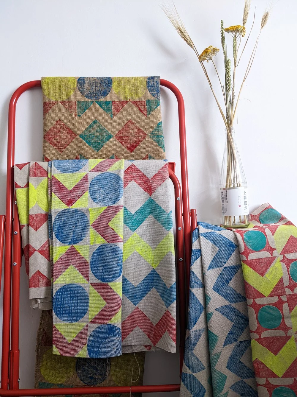 semaforo-bright-geometric-patterns-interior-textiles.jpg