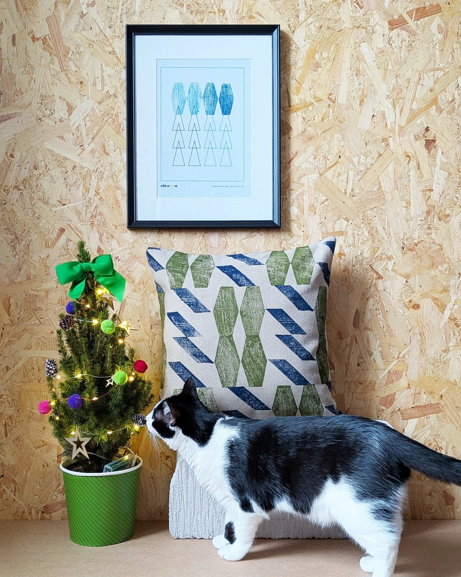 last one! 📩 we are sending out the very last free print of the year with today's newsletter. if you subscribed on time, you now have a series of 12 prints. we have also included a little surprise for subscribers only, so it's always worth reading th