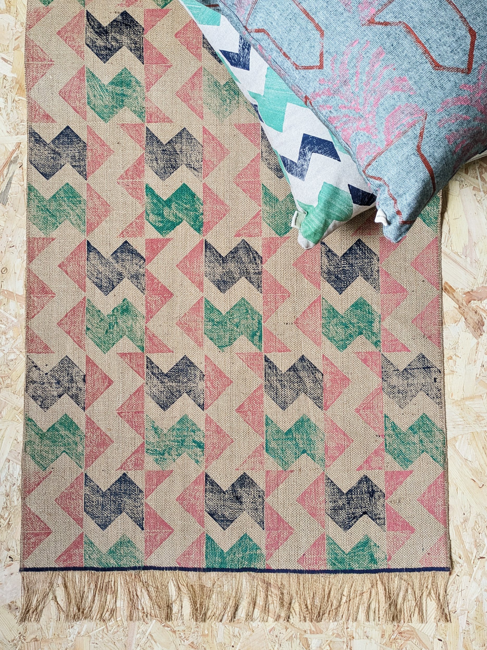geometric-zig-zag-print-chevron-rug-handmade.jpg