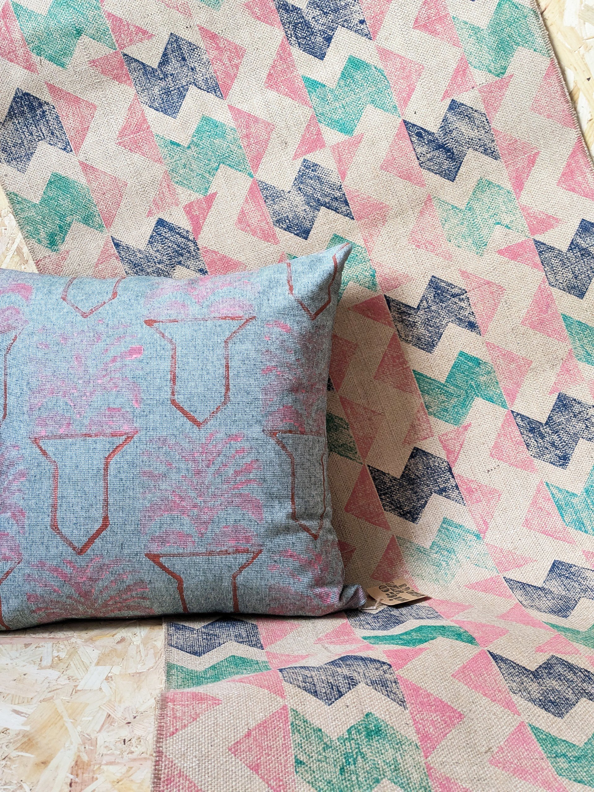 modern-interior-pink-green-navy-rug-zigzag-print.jpg