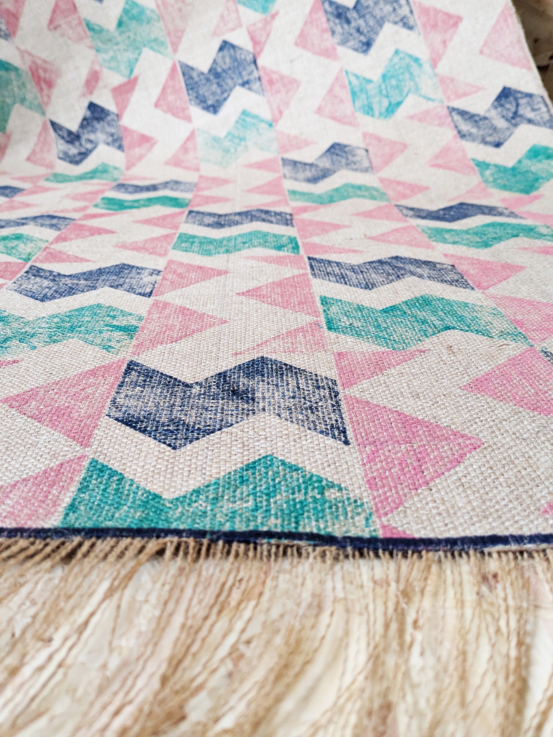 hand-printed-jute-rug-zigzag-print-contemporary-colourway.jpg