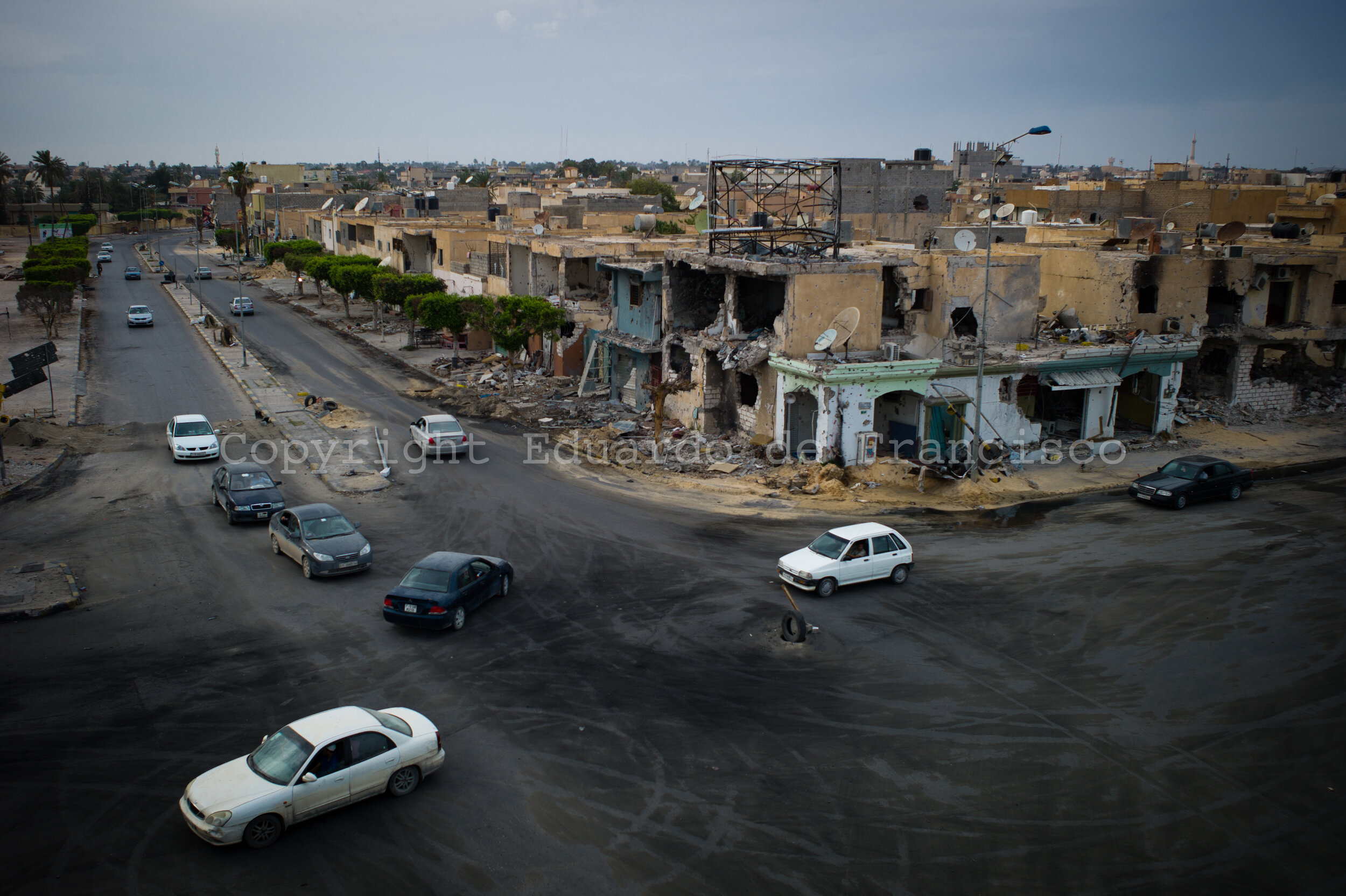  After cleaning the street of the war's debris, traffic comes back to Misrata's city center 