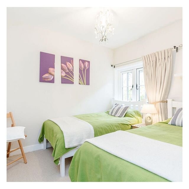 The twin room in our cosy townhouse in the middle of Winchester. This two bed property is ideal for a family of up to four people with a great living space downstairs and a lovely sun terrace for those rays we're treated to at the moment! ⁠⠀
&bull;⁠⠀