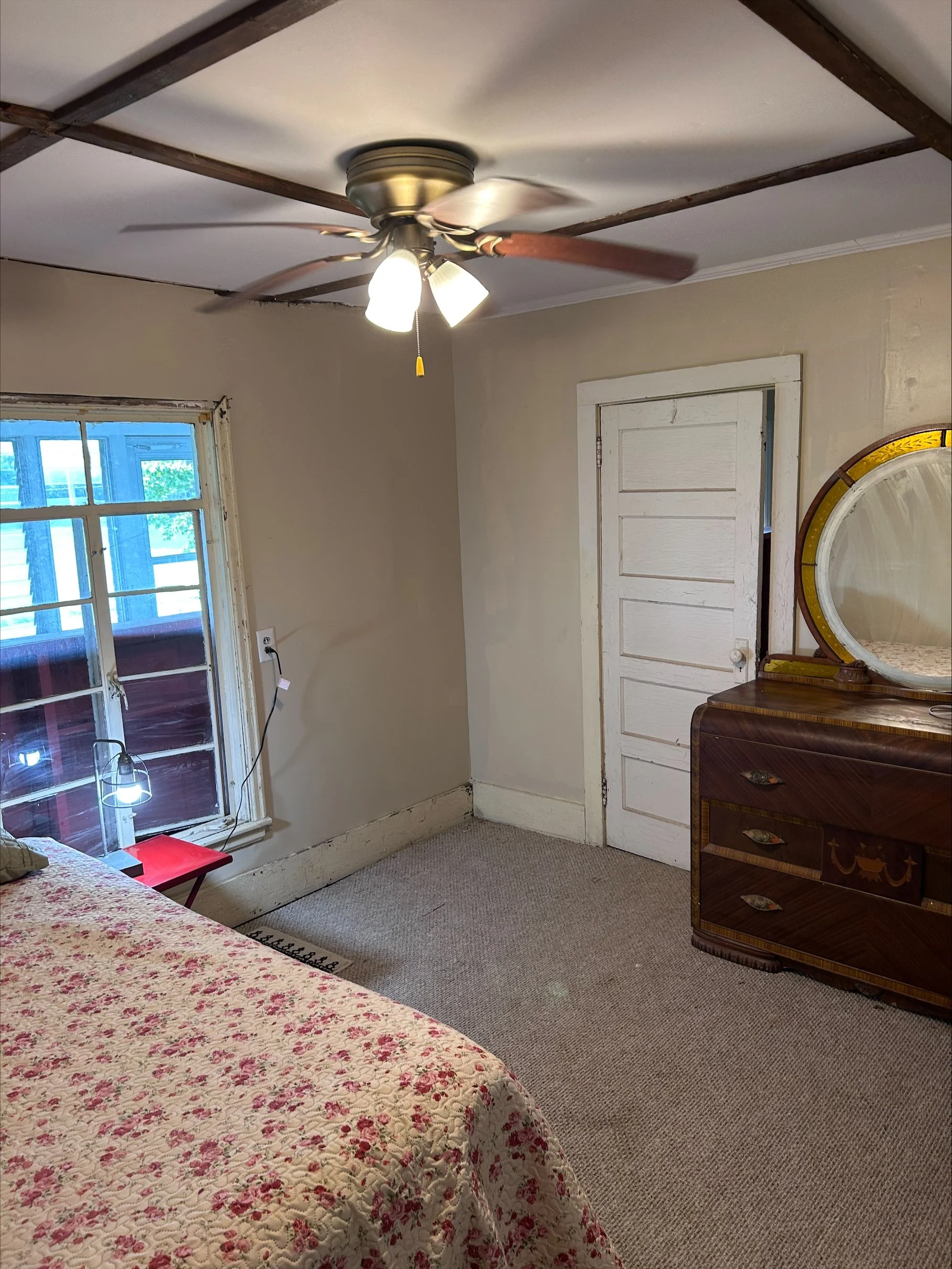 Cuzzin Mae Room 4.jpeg