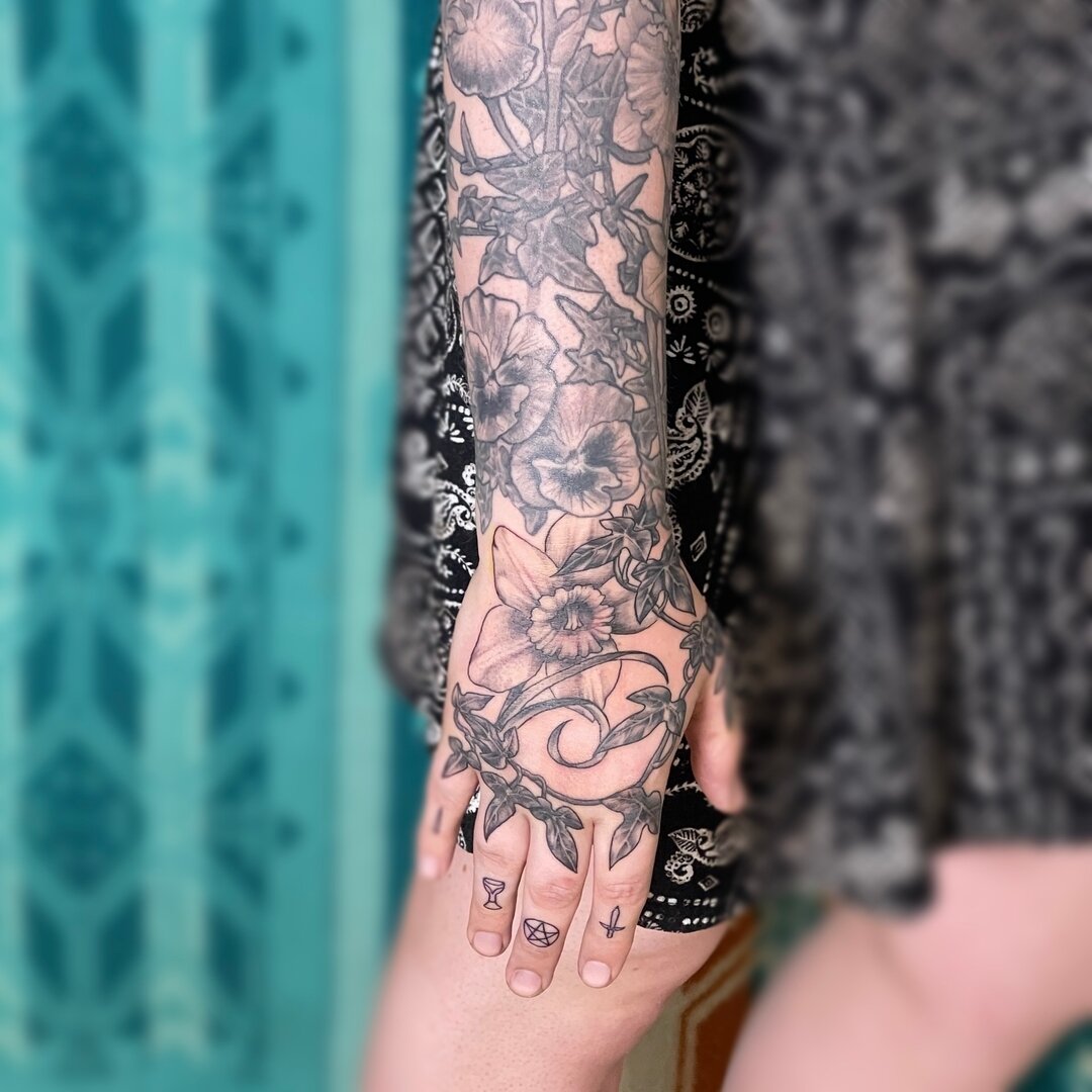 Added daffodil and ivy to hand/ fingers as well as the tarot suits to a forearm sleeve I finished a while ago