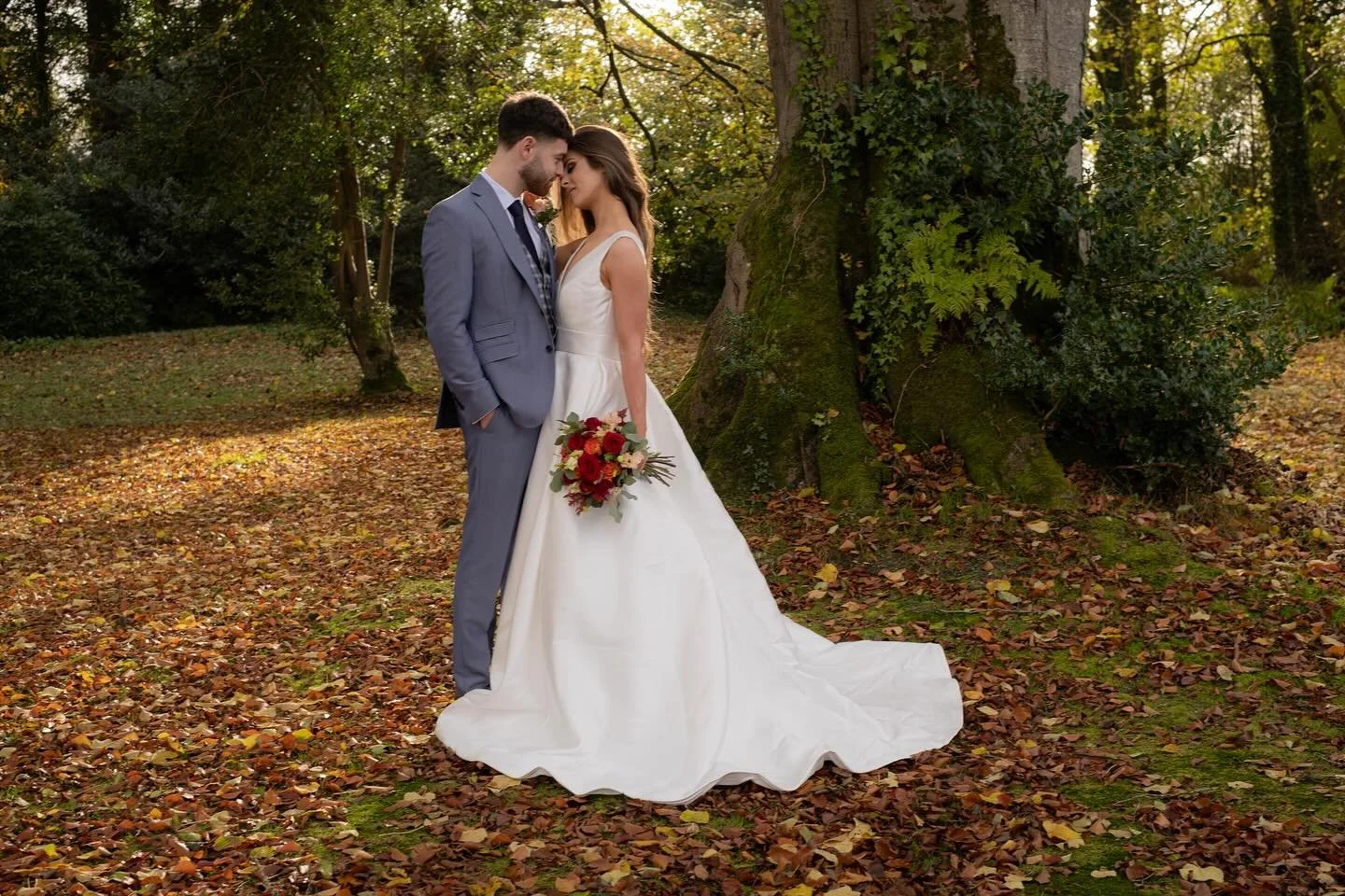 🍁 Golden leaves, golden hour, golden love.
There&rsquo;s nothing quite like saying &ldquo;I do&rdquo; beneath a canopy of autumn color. Capturing cozy moments, crisp air, and love that warms the season. ✨📸
Now booking weddings for 2025&ndash;2027 &