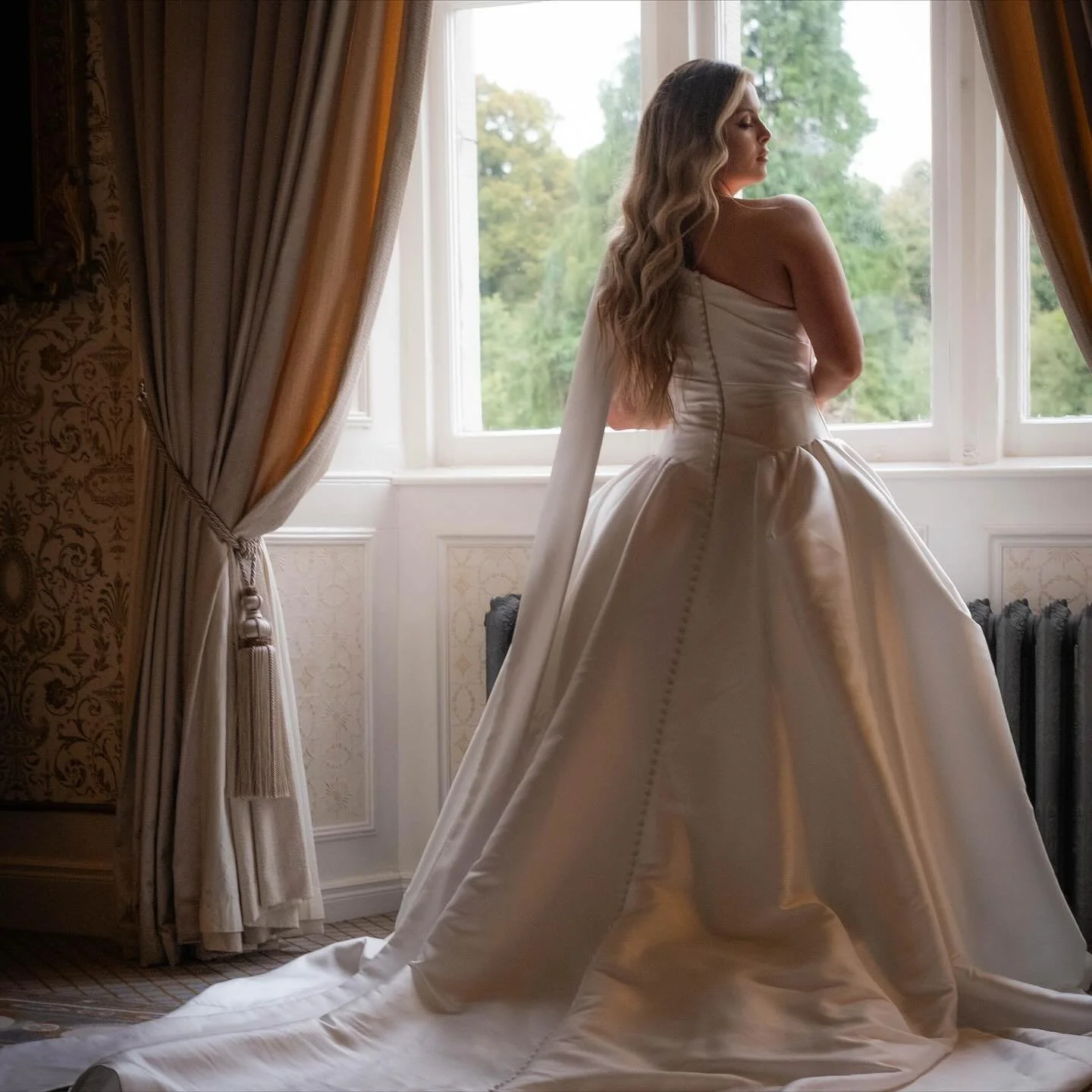 ✨ Fairytales do come true &mdash; especially at Cabra Castle 🏰💍
Honoured to capture unforgettable moments in such a magical setting.
Now booking 2025&ndash;2027 weddings &mdash; let&rsquo;s create your dream day!
📅 DM to check availability | 💌 En