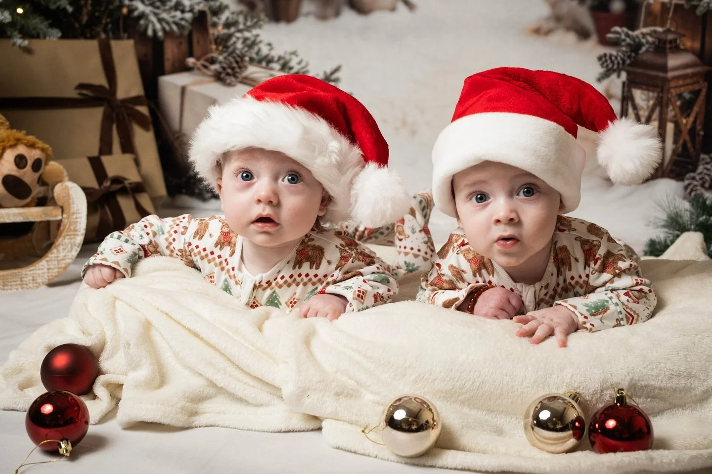 The sweetest little twins getting ready for their first Christmas 🎄🎅 

All galleries have been sent out from the WashingBay Baby/Toddler class with @5cherishedchildren 

This weekend is the last of my Christmas Mini Sessions! 

30 mins / 5 images /