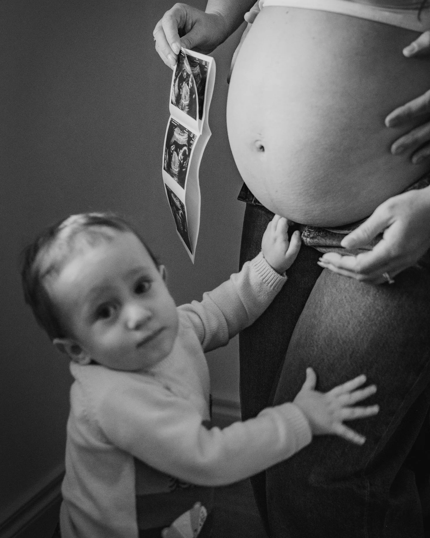 Received the best news today that a week after capturing these special moments - bump arrived early! I love being part of people's journeys and  special chapters of their life and capturing them to have for years to come.
#mothersday #familyphotograp