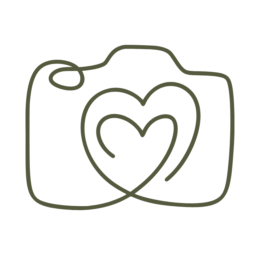 green single line camera icon with heart lens