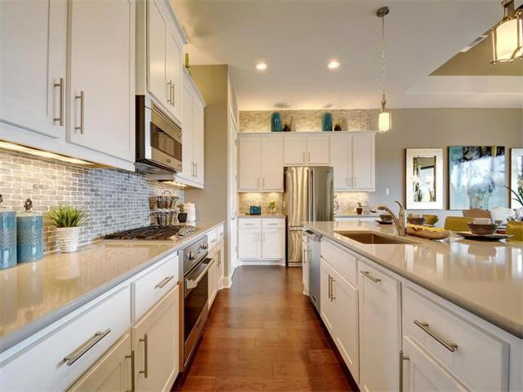 Lake Ridge model kitchen.jpg