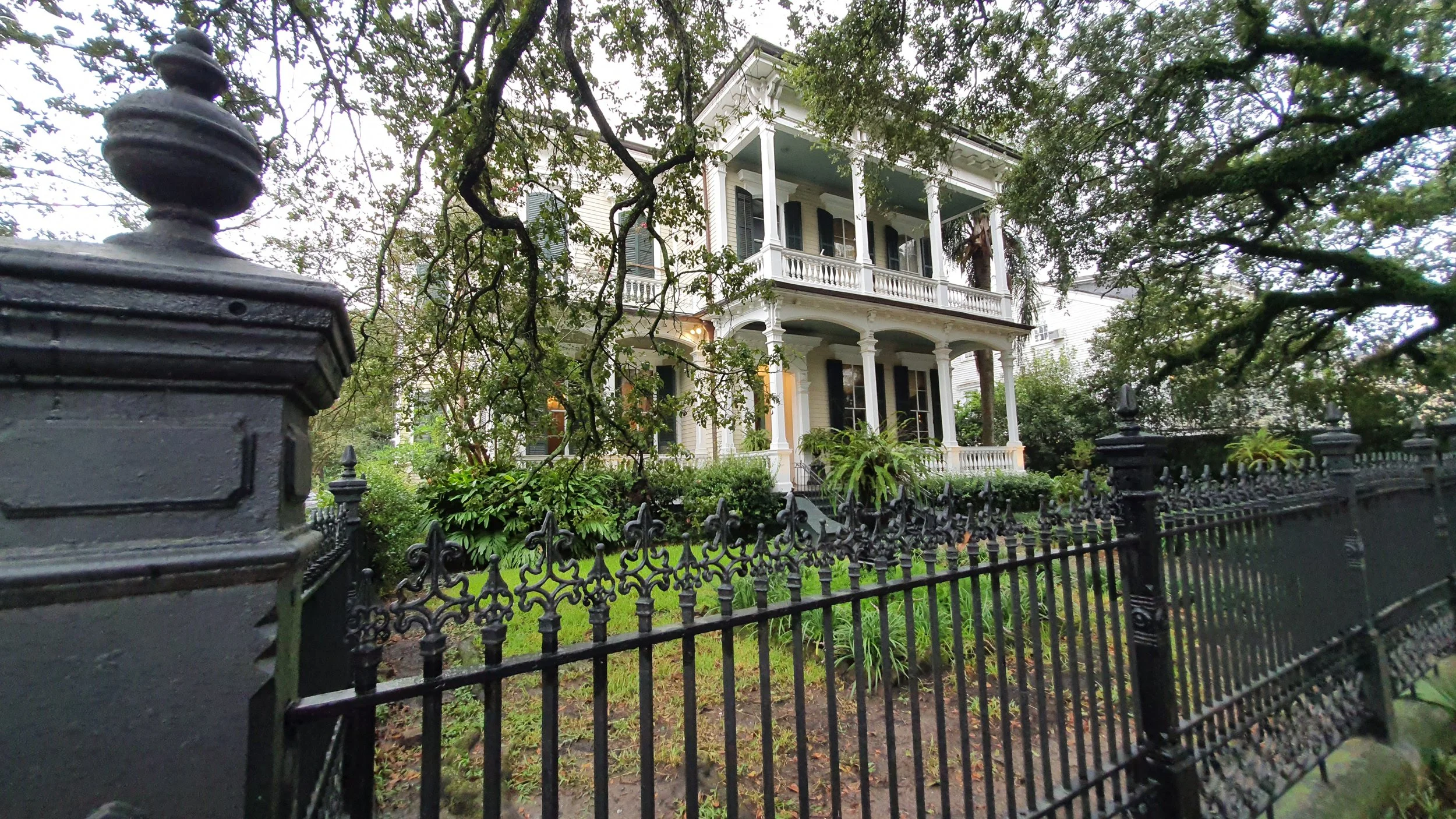 Garden District New Orleans Walking Tour — Paved Paradise Bike Tours