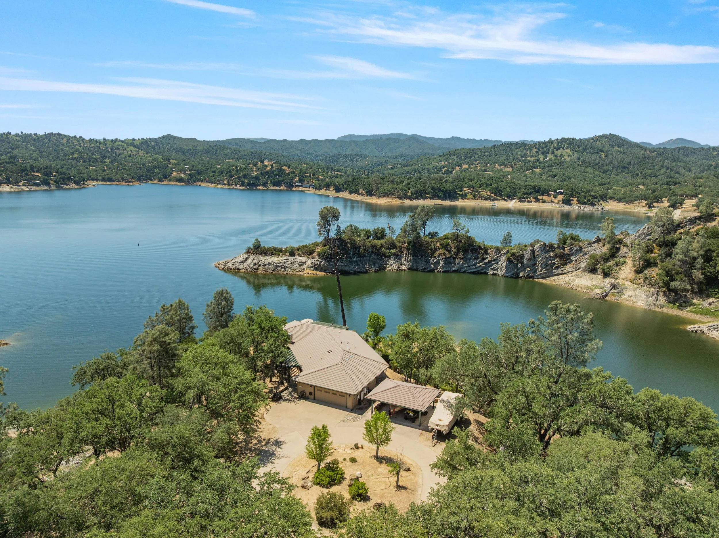 THE CANTINAS RETREAT AT LAKE NACIMIENTO: Relax in style at this beautifully remodeled lakefront home in the gated Oak Shores community. With 5 bedrooms, 3 baths, and two queen Murphy beds, it’s perfect for families or groups. Enjoy a spacious great r