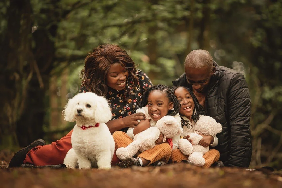 Celebrating #bringyourdogtoworkday⠀⠀⠀⠀⠀⠀⠀⠀⠀
⠀⠀⠀⠀⠀⠀⠀⠀⠀
I couldn&rsquo;t bring my dog with me to photo shoots but you&rsquo;re always welcome to bring yours. What a gorgeous family 🐶🐾 ⠀⠀⠀⠀⠀⠀⠀⠀⠀
⠀⠀⠀⠀⠀⠀⠀⠀⠀
#bucksphotographer #familyphotographer #beacon