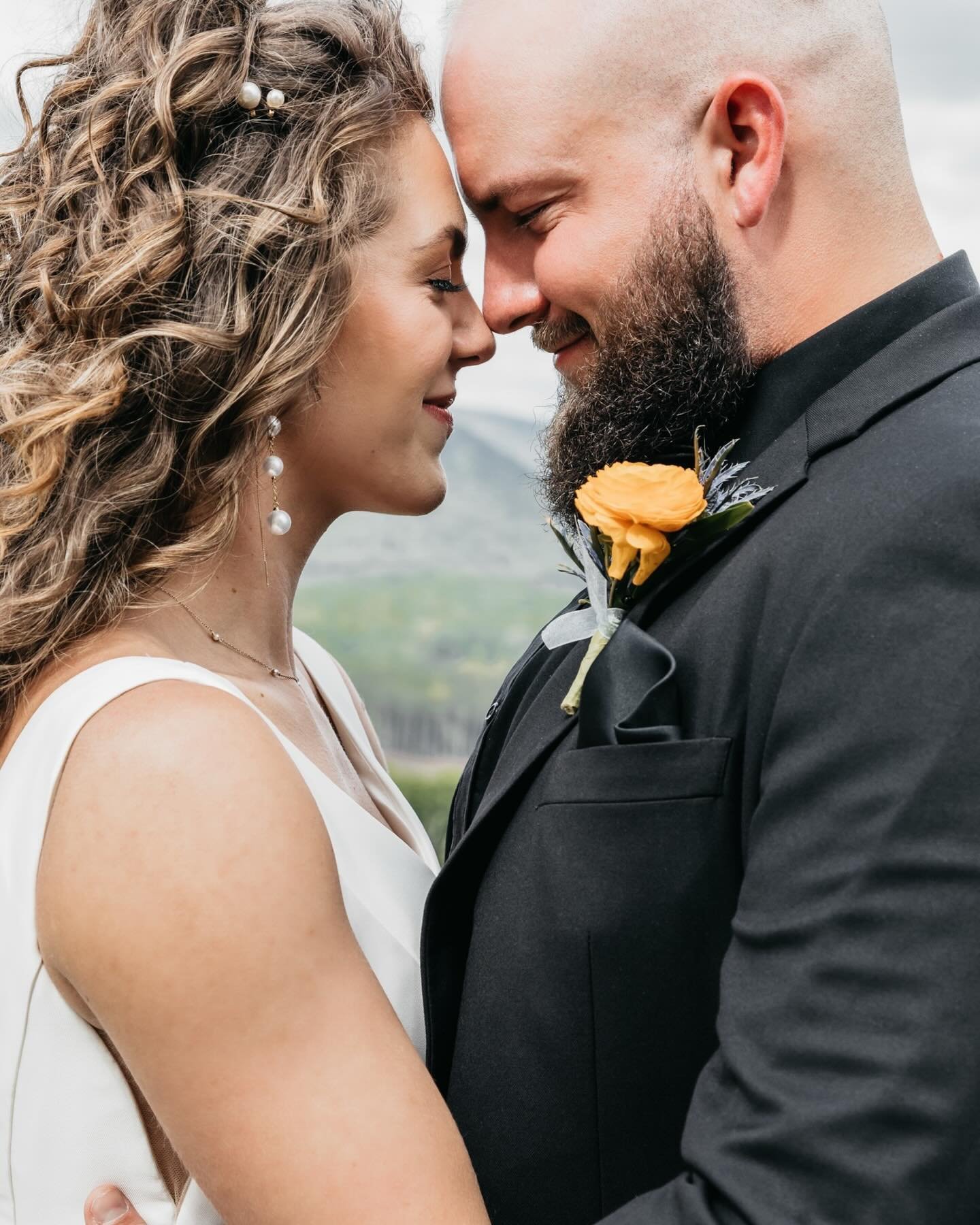 ✨Mr. + Mrs. Leggett✨

Cheers to a forever kind of love! 🥂 Celebrating these two was easy! The most beautiful wedding was had yesterday and we had the joy and honor of capturing it! Now go make some babies! 😜