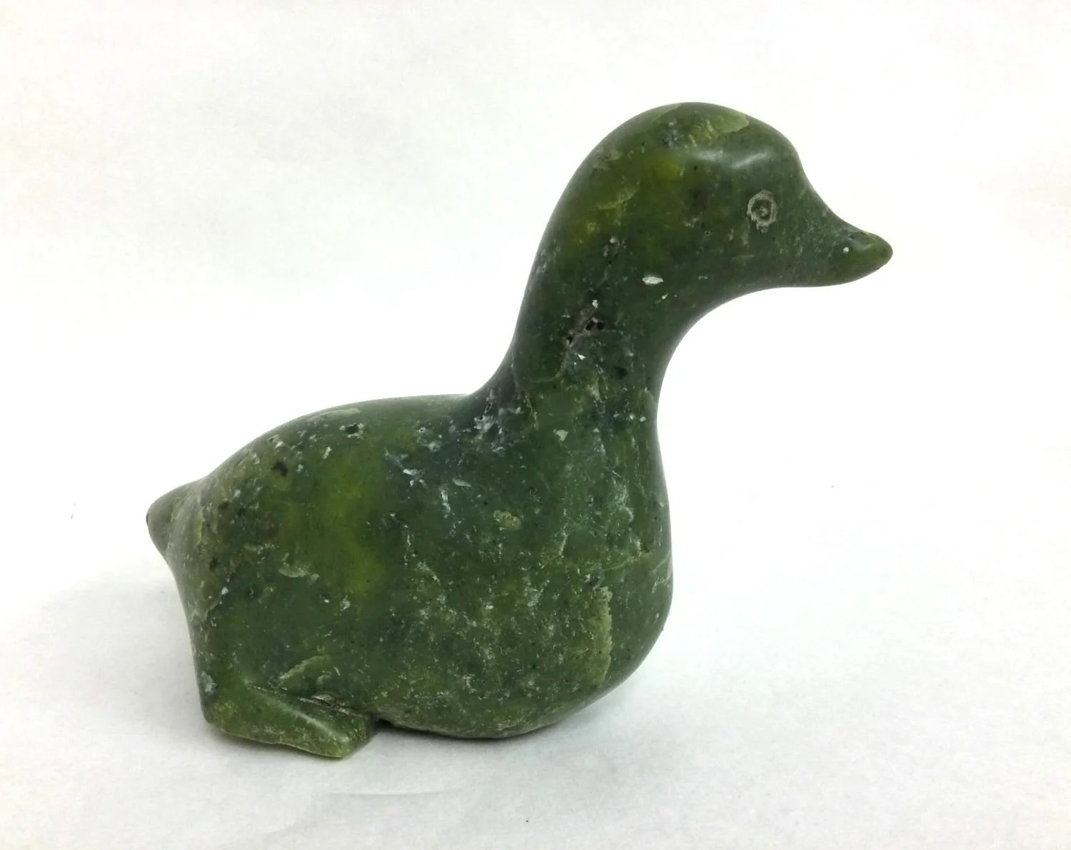 Enook Manomie (E7-828) 1941- Iqaluit / Frobisher Bay, ᐃᖃᓗᐃᑦ, Water Bird (#25.9.9), c.1970s, serpentine, 5 x 5.5 x 2 inches (13 x 14 x 5 cm), provenance: BC Collection, $850 Cdn.