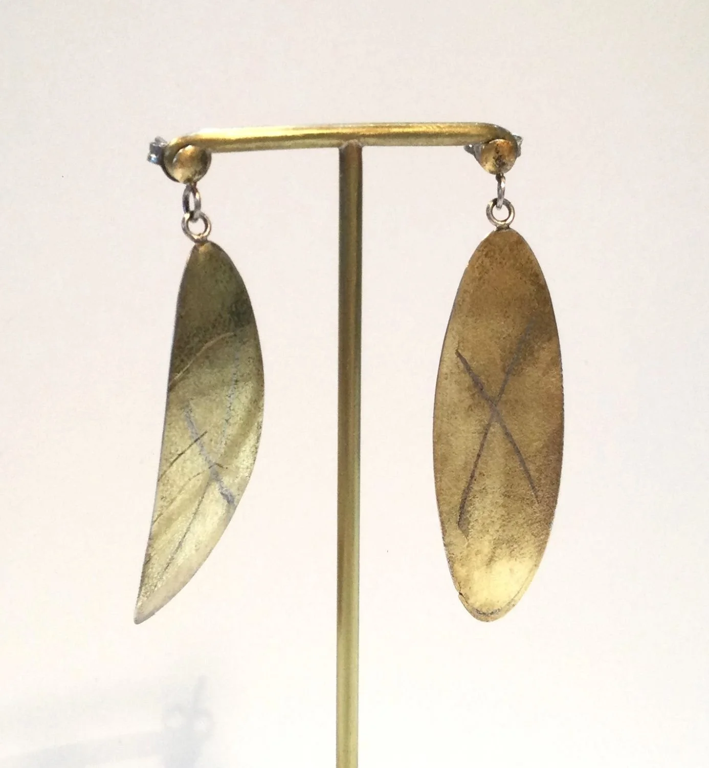 XearringsB (#275), 1980s, doublee, 18 K gold, sterling silver, 1.75 x .5 inches (4.5 x 1.5 cm), $180 Cdn.