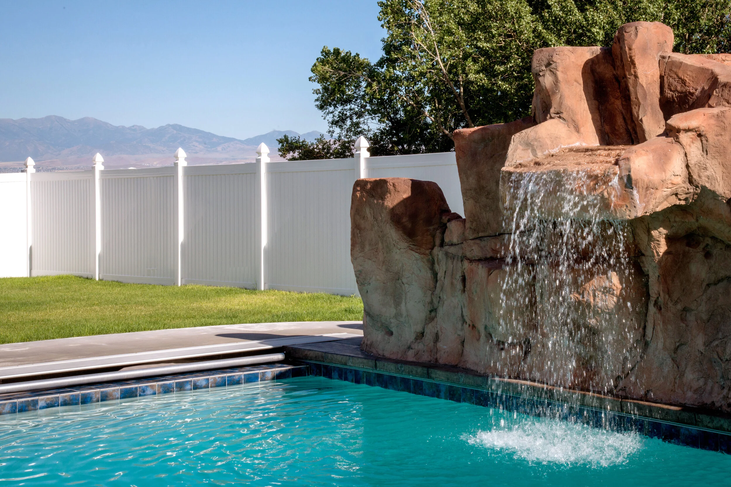 Vinyl Fence Connection