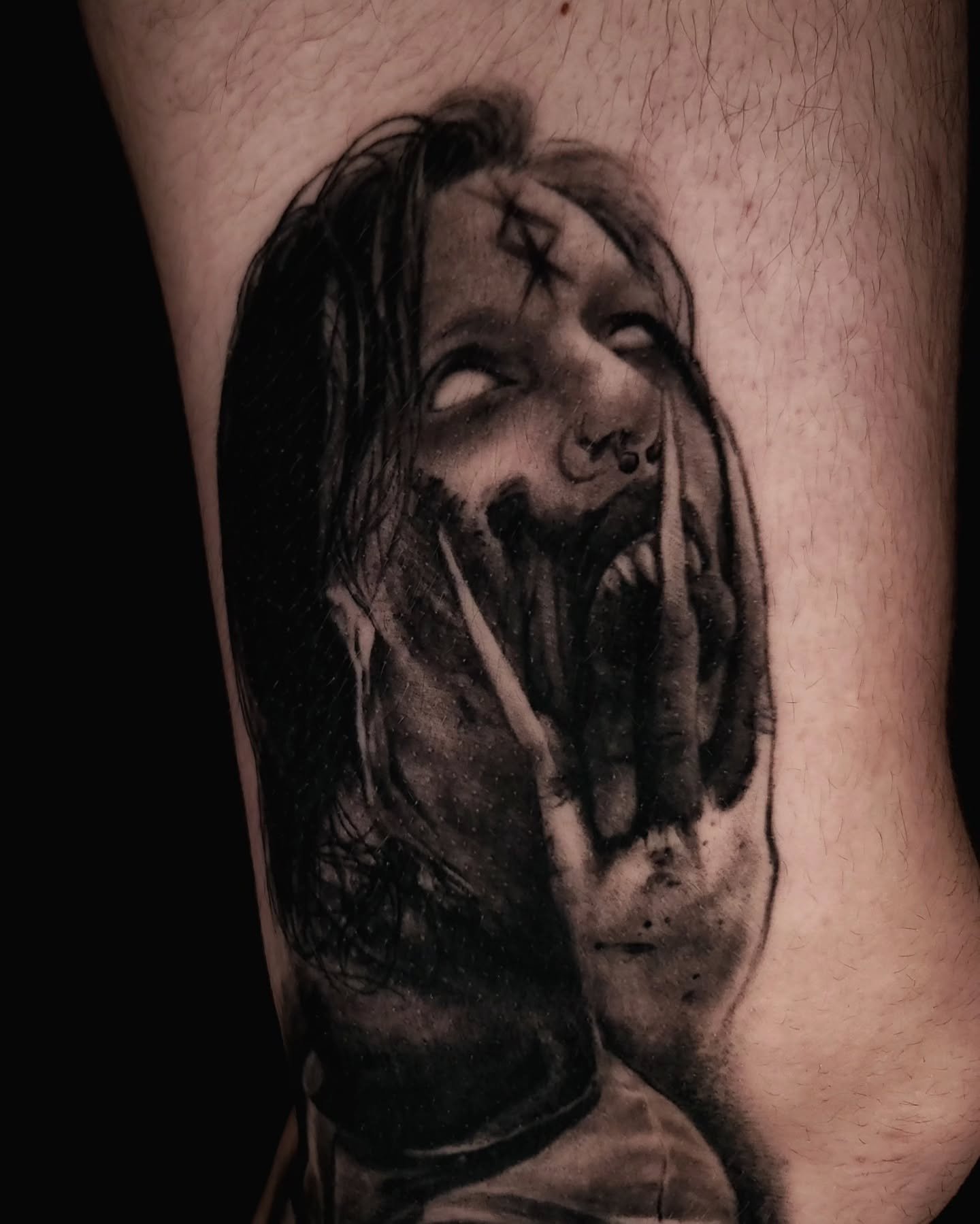 Happy Valentines Day to the woman of my dreams, @meganisshortt! Next month will make 4 years that we've been together and it's been the absolute best years of my life! I added this tattoo to my horror leg sleeve based on a photo from her boudoir shoo