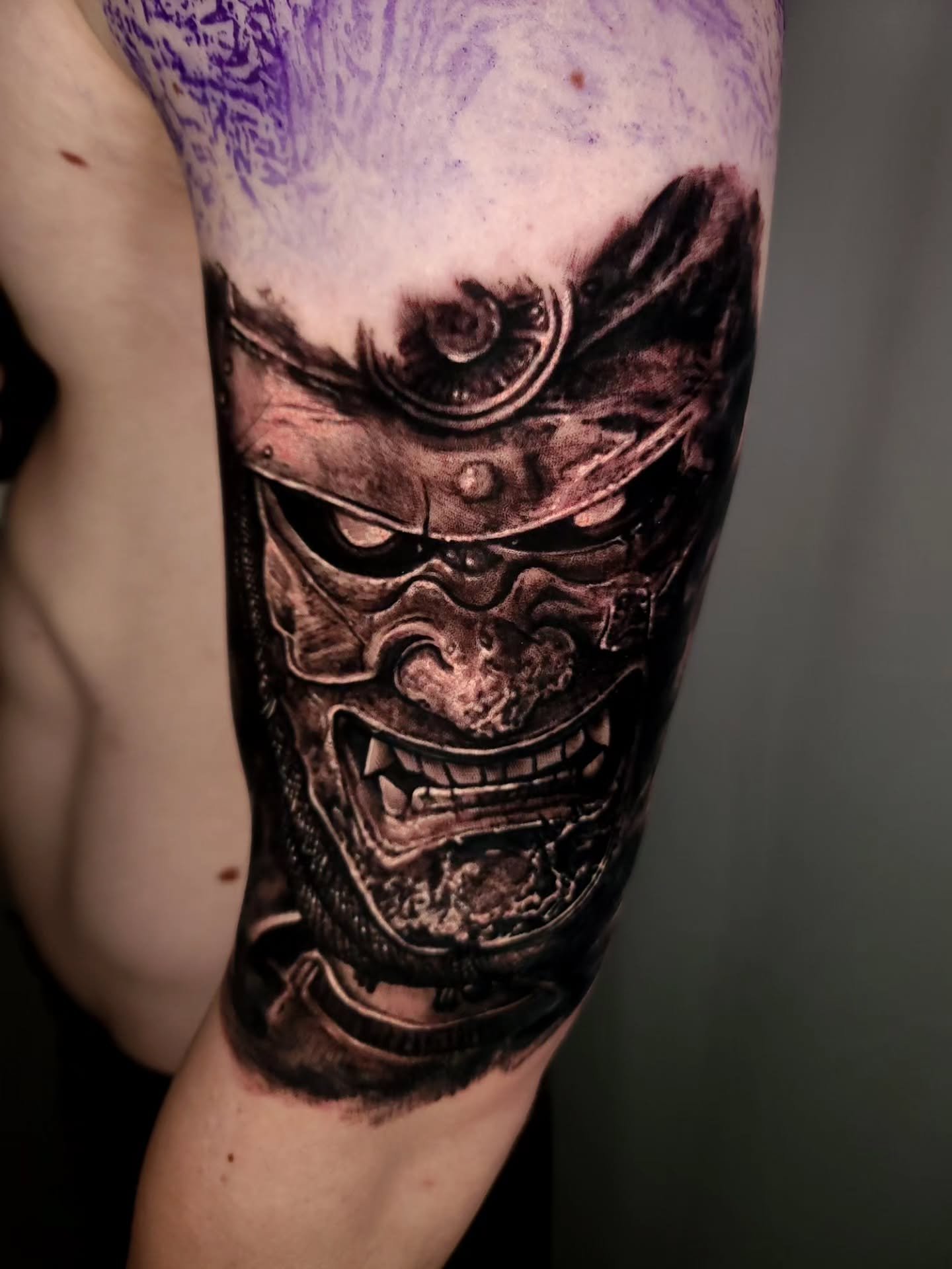 I've been pretty absent from social media lately, but I promise I'm still tattooing! 😆 Here's a cool samurai that I did today! 👹 

#darkart #realismtattoo #horror #blackwork #ohiotattooers #cuyahogafalls #jakeulmertattoos #somethingdarker #bespoket