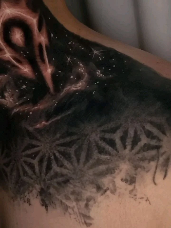 Forgot to post this chest and neck project from a couple of months ago! Trying some new ideas on what a &quot;blackout&quot; tattoo can be. 🌌🤘🖤

#darkart #realismtattoo #horror #blackwork #ohiotattooers #cuyahogafalls #jakeulmertattoos #somethingd