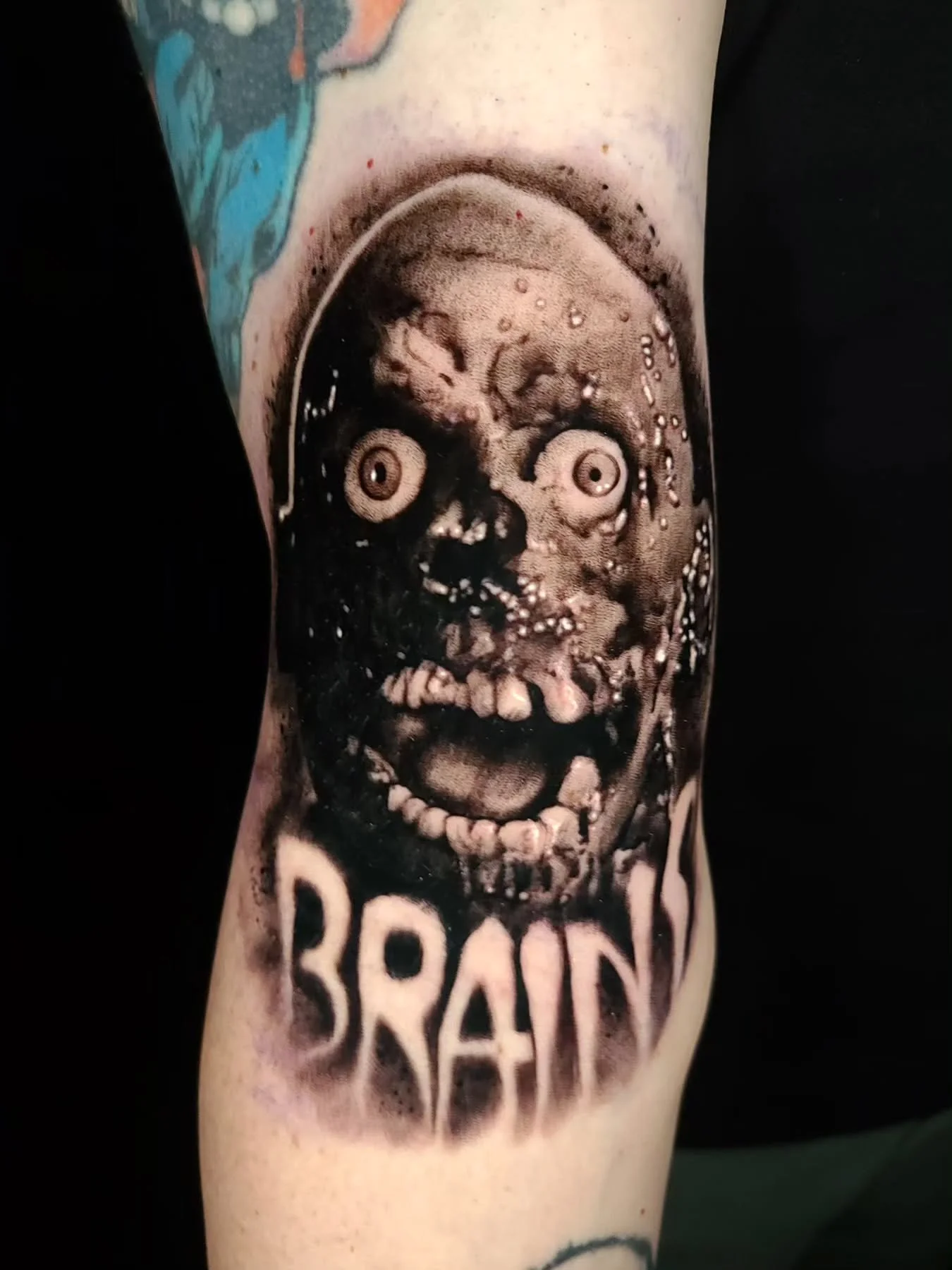 🧠 Tarman 🎬 Return of the Living Dead 🧟&zwj;♂️

#darkart #realismtattoo #horror #blackwork #ohiotattooers #cuyahogafalls #ohio #jakeulmertattoos #somethingdarker #bespoketattoogallery #returnofthelivingdead