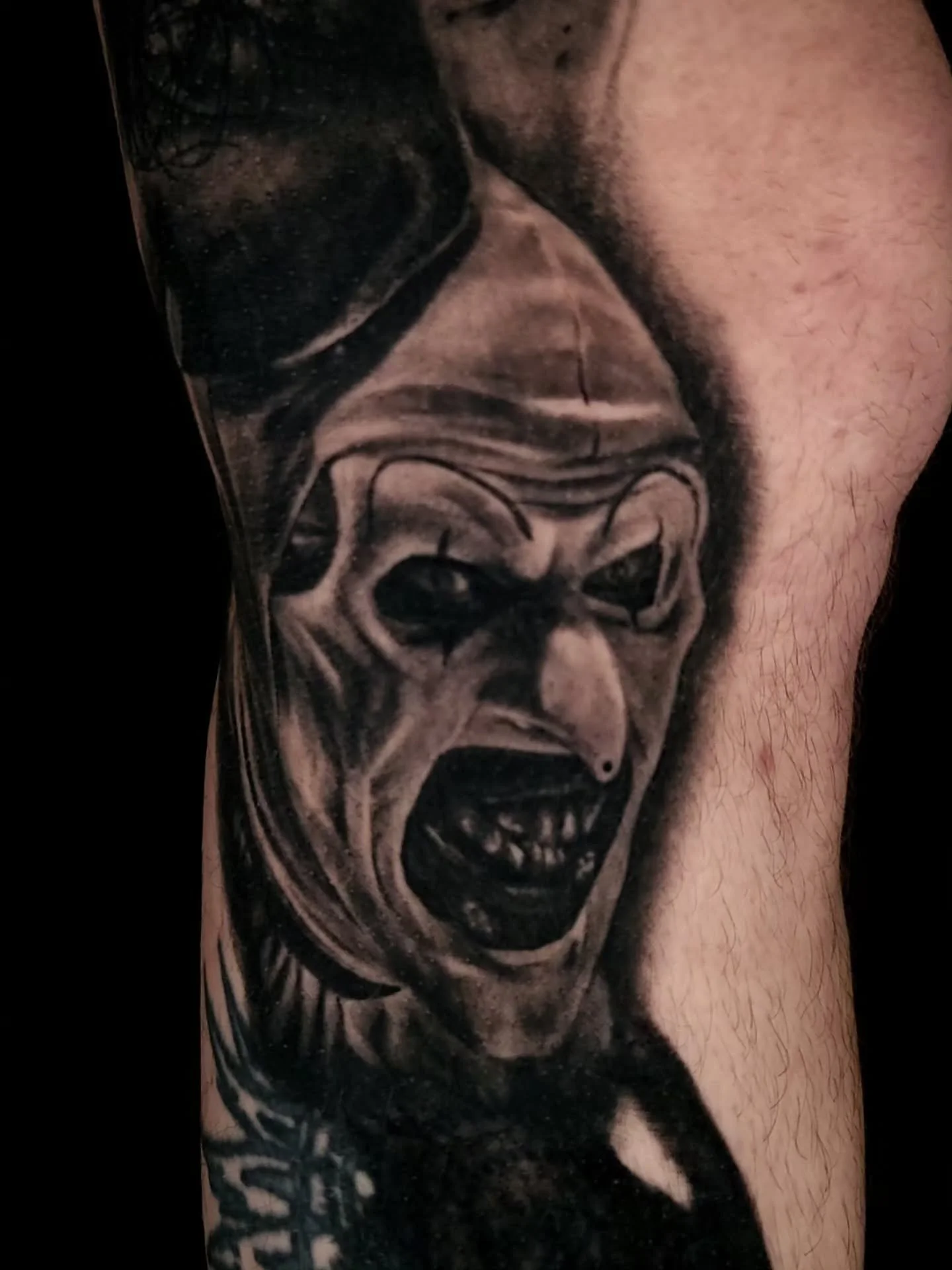 Which version of Art the Clown do you prefer? Original or Demon? 🤡😈🤔

#jakeulmertattoos #ohiotattooers #somethingdarker #terrifier #bespoketattoogallery