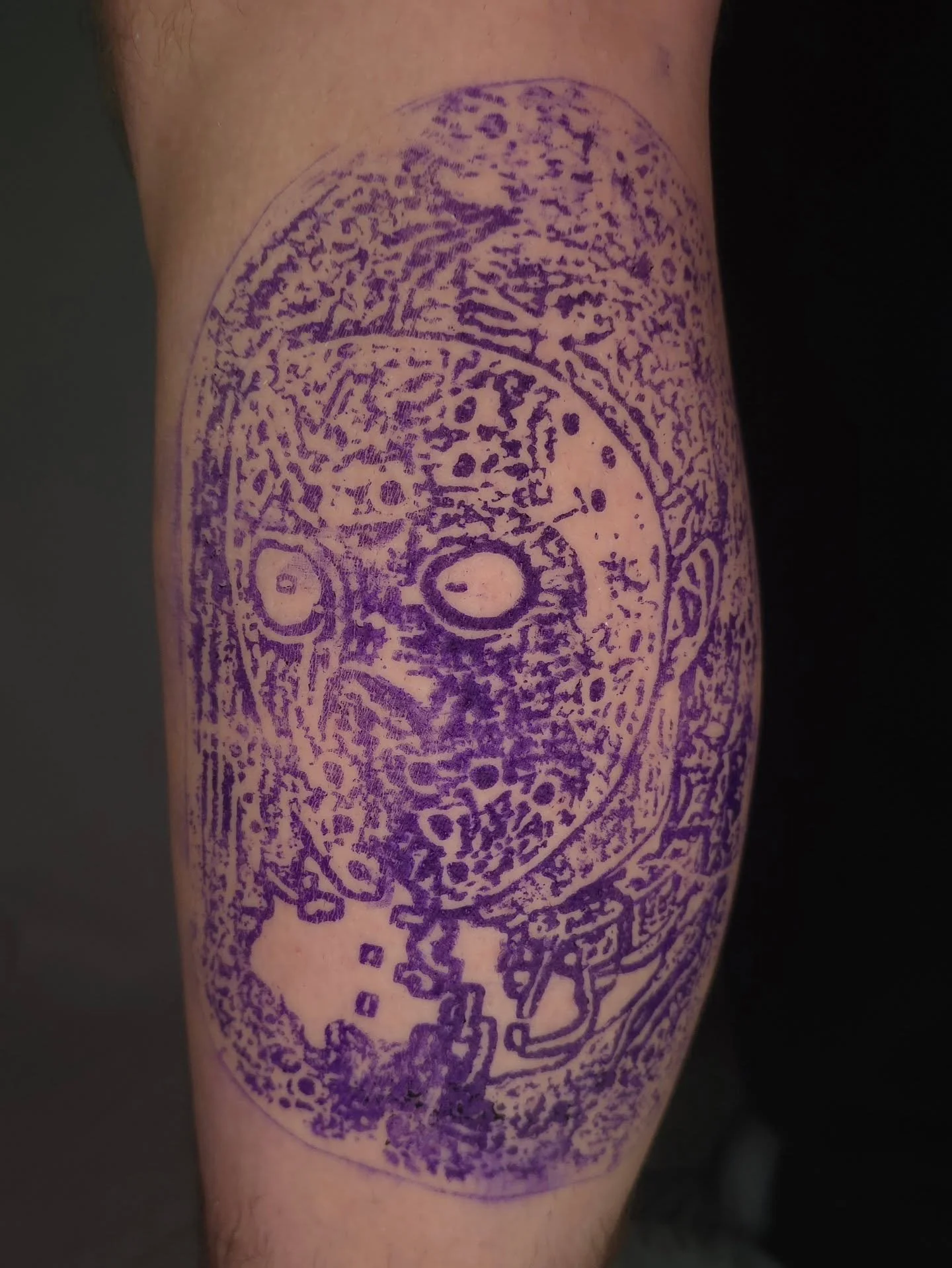 🔪 Best way to spend a Friday the 13th! 🩸 Any guesses which movie this version of Jason is from? 🤔

#jakeulmertattoos #ohiotattooers #somethingdarker #blackworktattoo #fridaythe13th