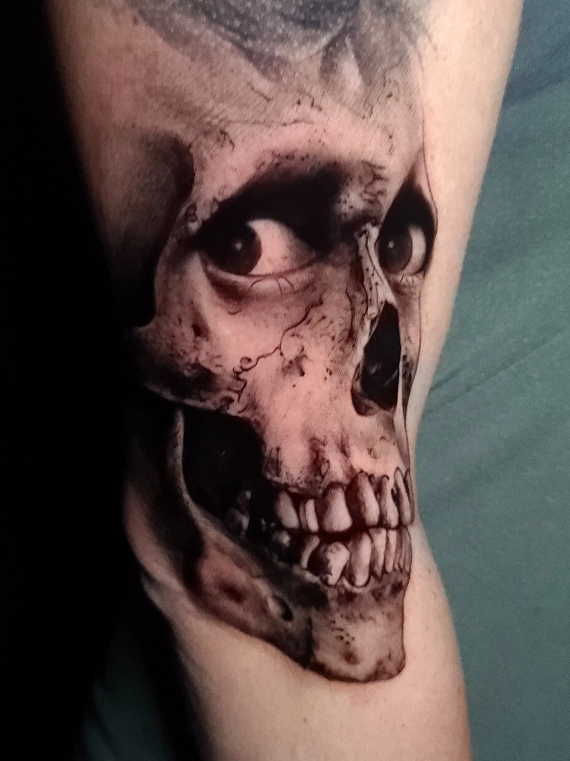 🎬 Evil Dead II 💀 Tattooed in 2022 ⏰

@skinandinkmag @allegoryink @electrumsupply
#jakeulmertattoos #darkart #horror #blackworktattoo #blackandgreytattoo