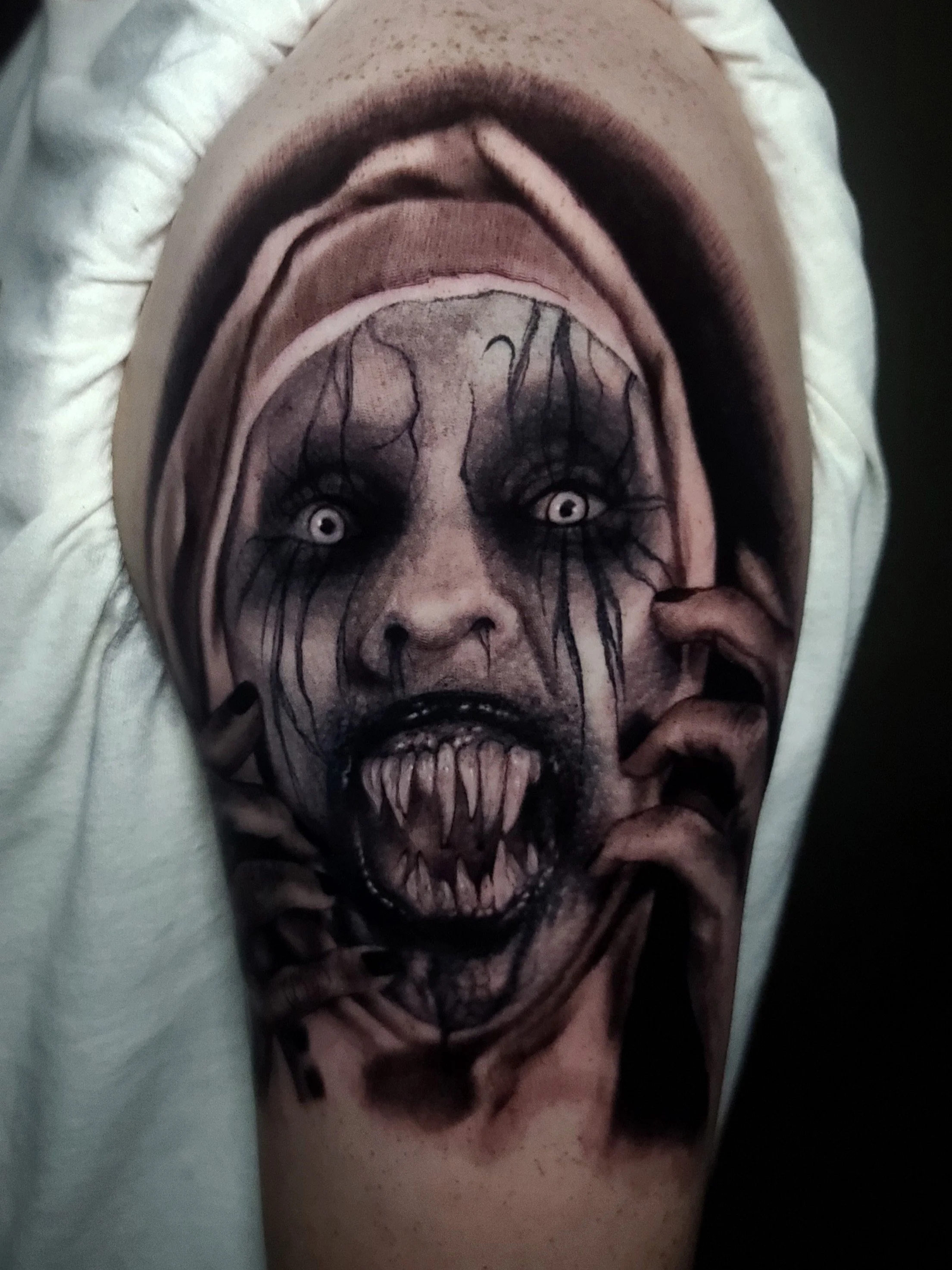 🎬 The Nun 💀 Tattooed in 2022 ⏰

@skinandinkmag @allegoryink @electrumsupply
#jakeulmertattoos #darkart #horror #blackworktattoo #blackandgreytattoo