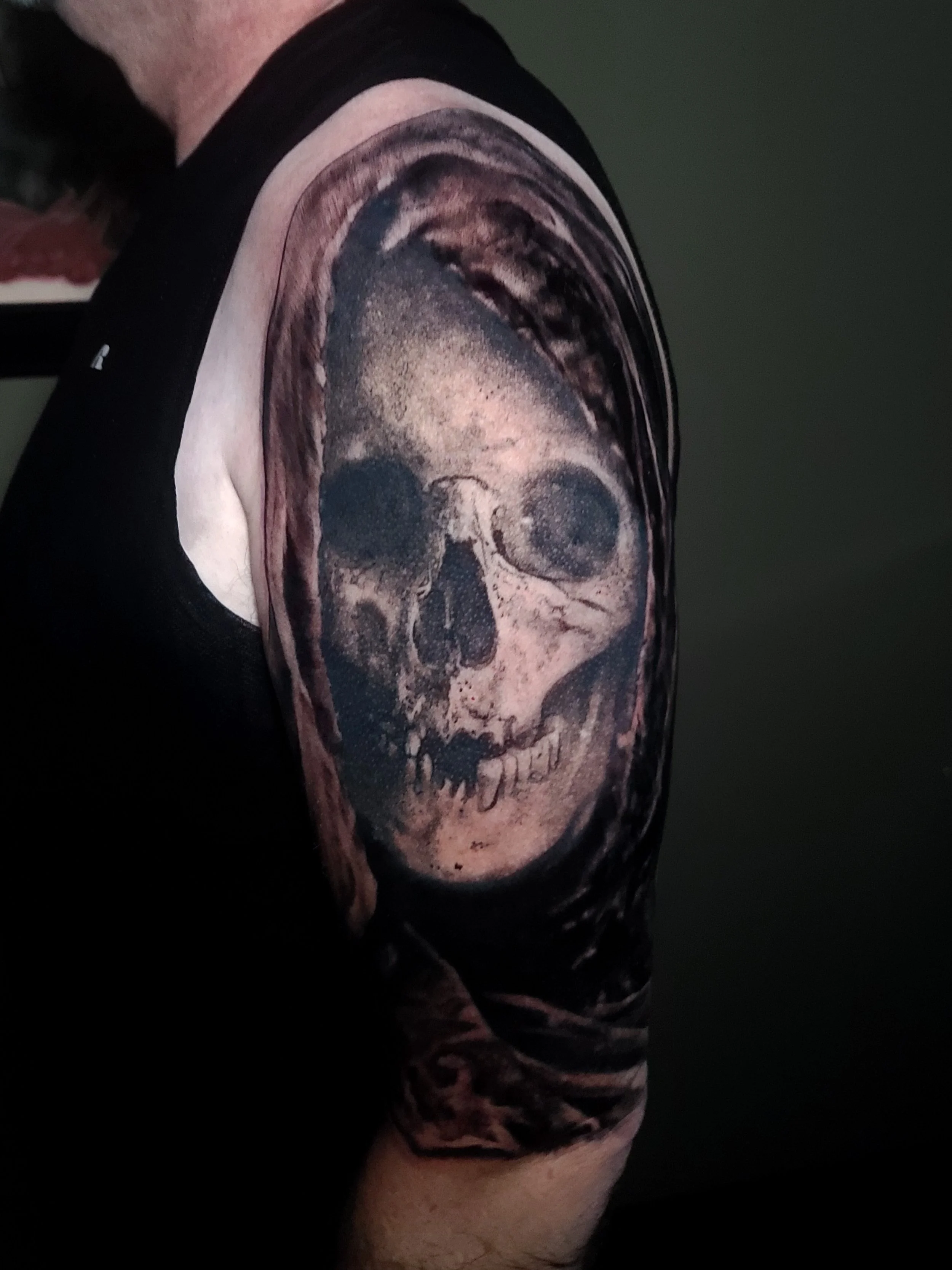 💀 Tattooed in 2022 ⏰

@skinandinkmag @allegoryink @electrumsupply
#jakeulmertattoos #darkart #horror #blackworktattoo #blackandgreytattoo