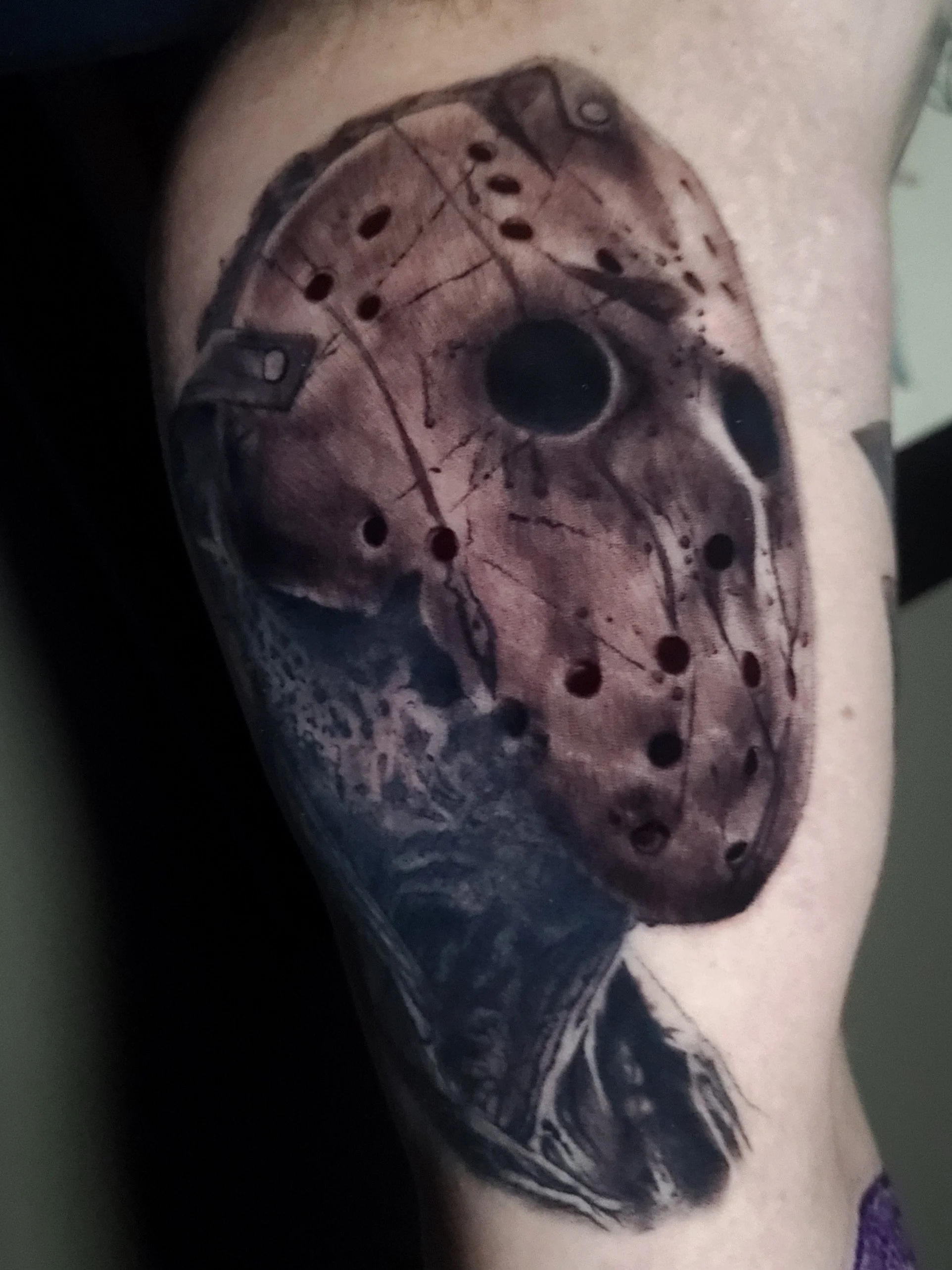 🔪 Jason Voorhees 🎬 Friday the 13th💀 Tattooed in 2022 ⏰

@skinandinkmag @allegoryink @electrumsupply
#jakeulmertattoos #darkart #horror #blackworktattoo #blackandgreytattoo