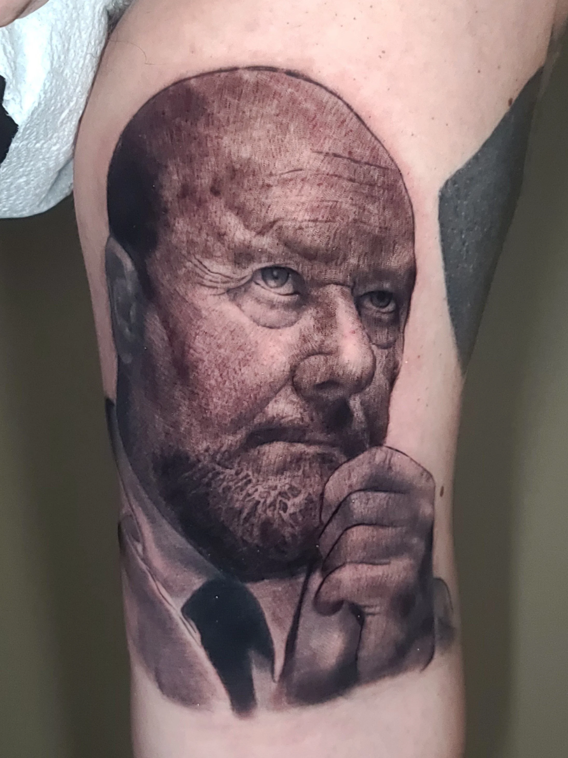 🔪 Dr. Loomis 🎬 Halloween 💀 Tattooed in 2022 ⏰

@skinandinkmag @allegoryink @electrumsupply
#jakeulmertattoos #darkart #horror #blackworktattoo #blackandgreytattoo