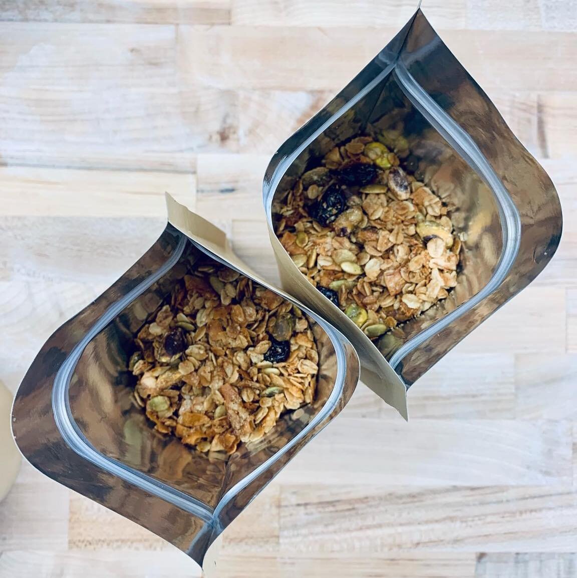 So fresh. So delicious. ✨ Our wedding granola is great with yogurt, added to oatmeal, and salads. 🥗 Looking to add it to something a little sweeter? Shh.. but you can also add in with your favorite ice cream 🍨 for a delicious crunch! 🫣