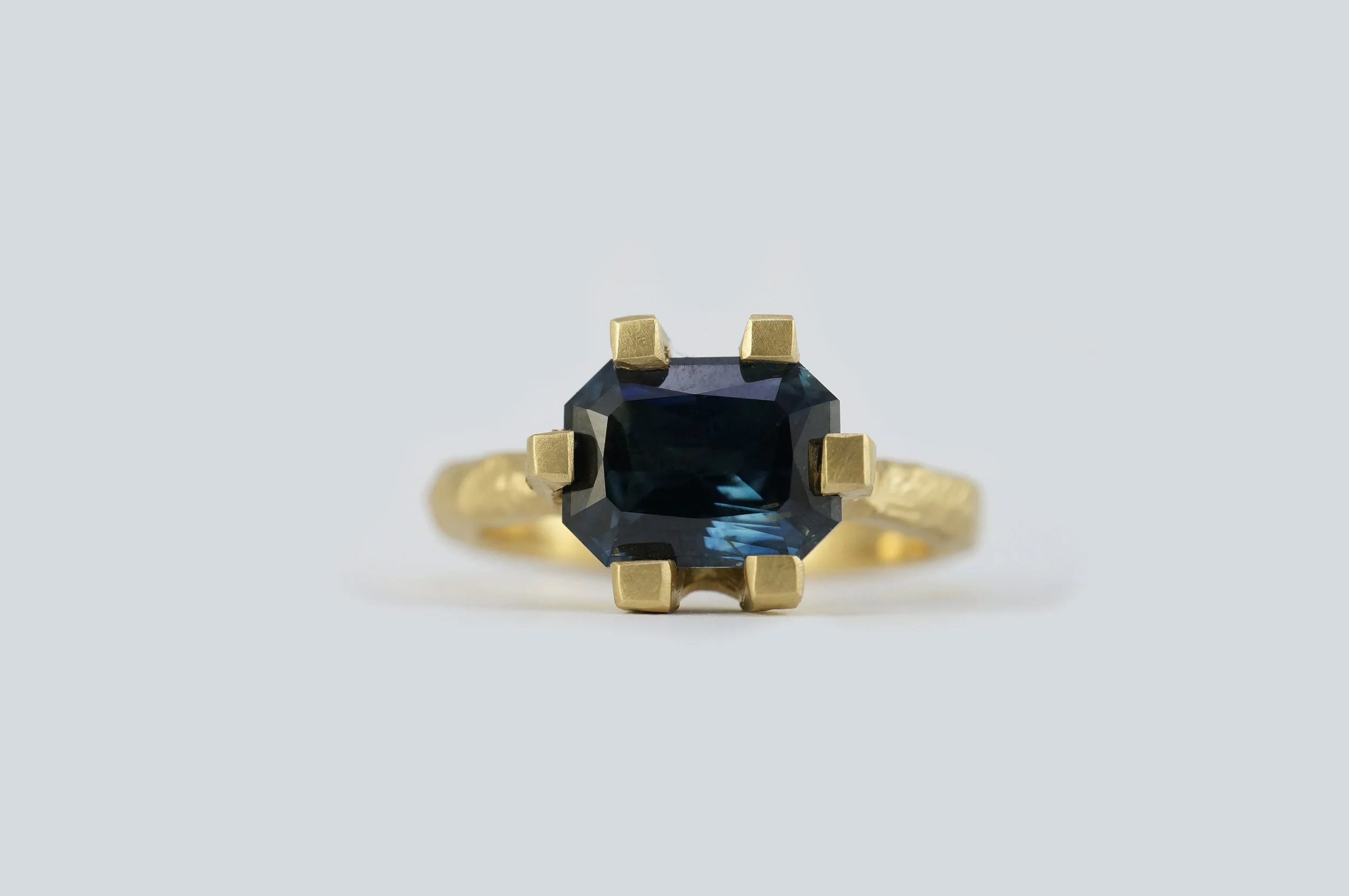 Emerald-cut-sapphire-18ct-gold5.jpg