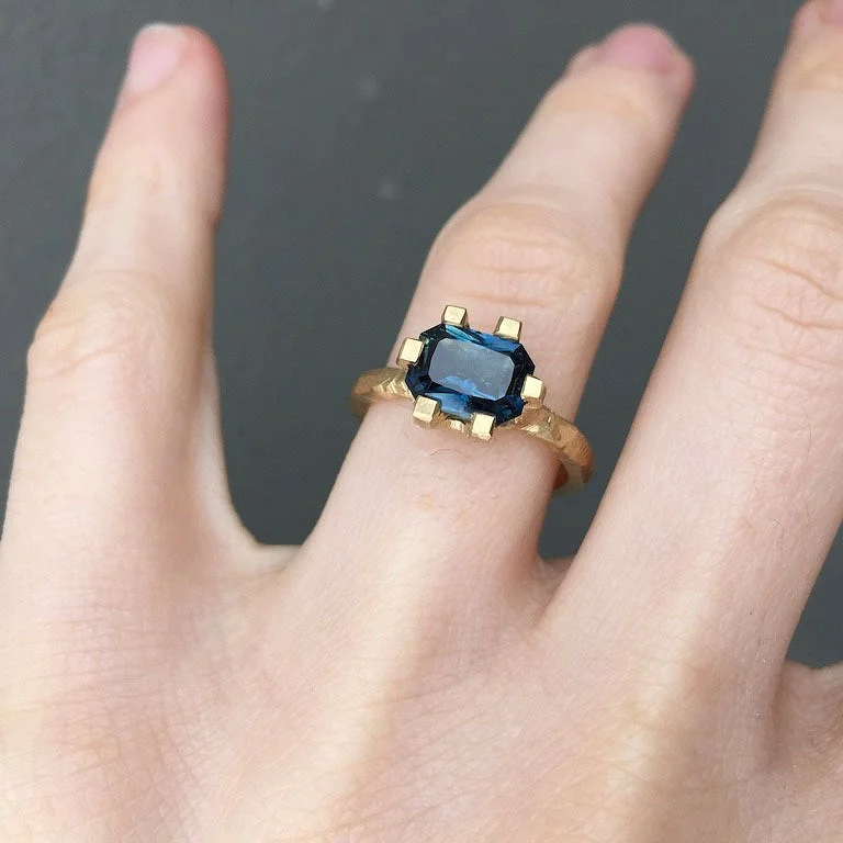 Emerald-cut Blue Australian Sapphire &amp; 18ct Yellow Gold Engagement Ring