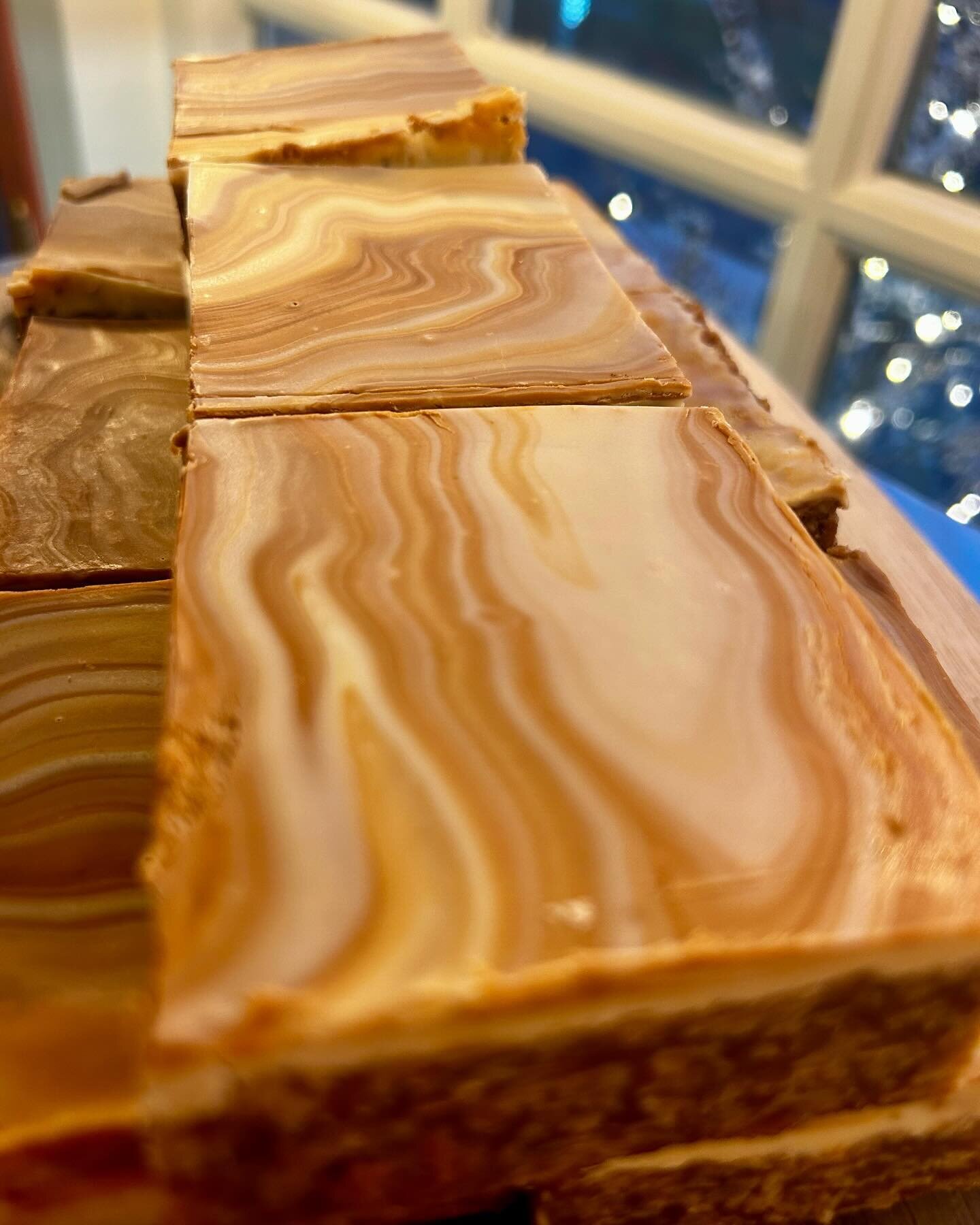 Biscoff is having a bit of a moment in the bakery this week! Why not try our marbled biscoff flapjack, or brand new biscoff stuffed cookies? 🤤🤤
