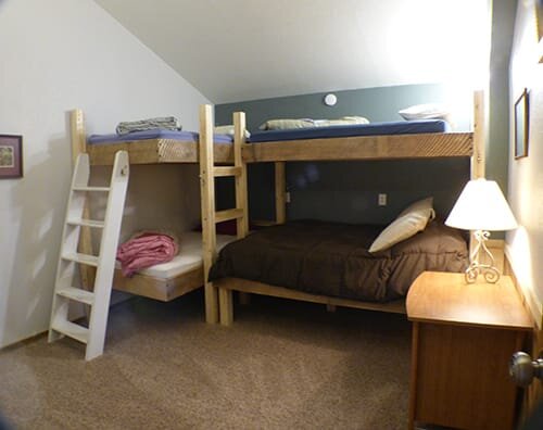  Beds in Alyeska Hostel 
