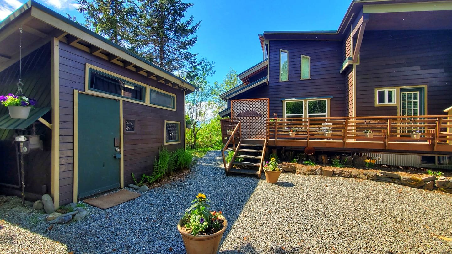  Outside view of Alyeska Hostel  