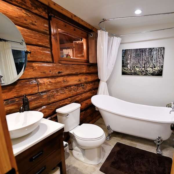  Bathroom of Alyeska Hideaway Cabins 