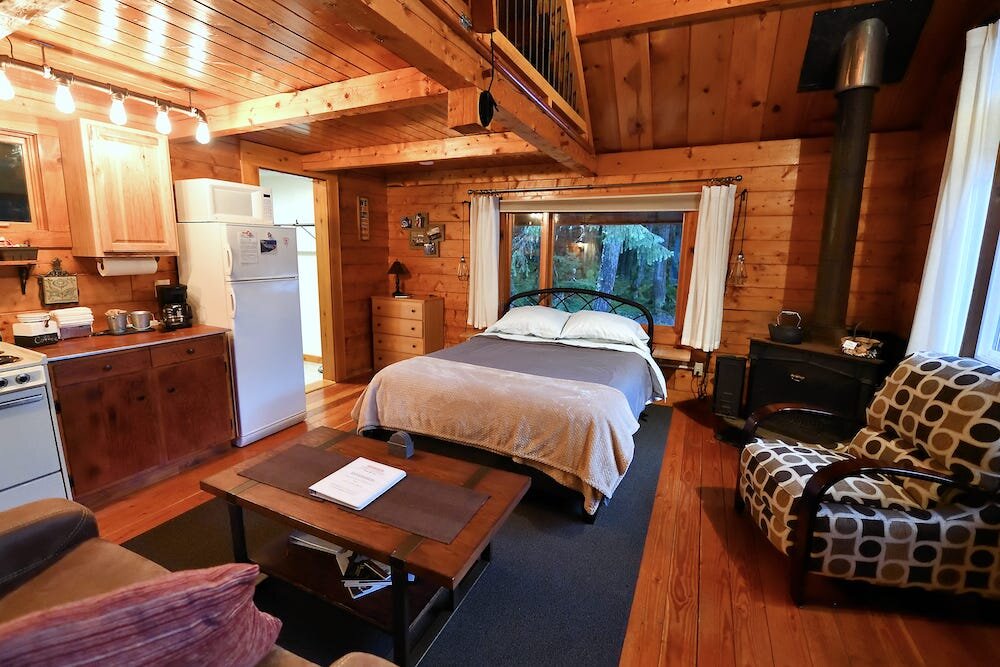  Bedroom in cabin at Alyeska Hideaway Cabins 