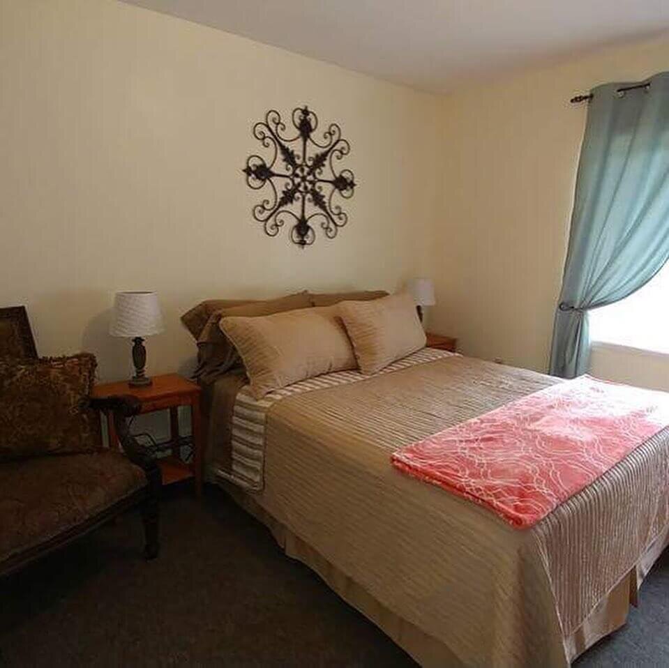  A bedroom in Bird Creek Motel and RV Park  