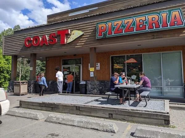  The outside area of Coast Pizzeria 